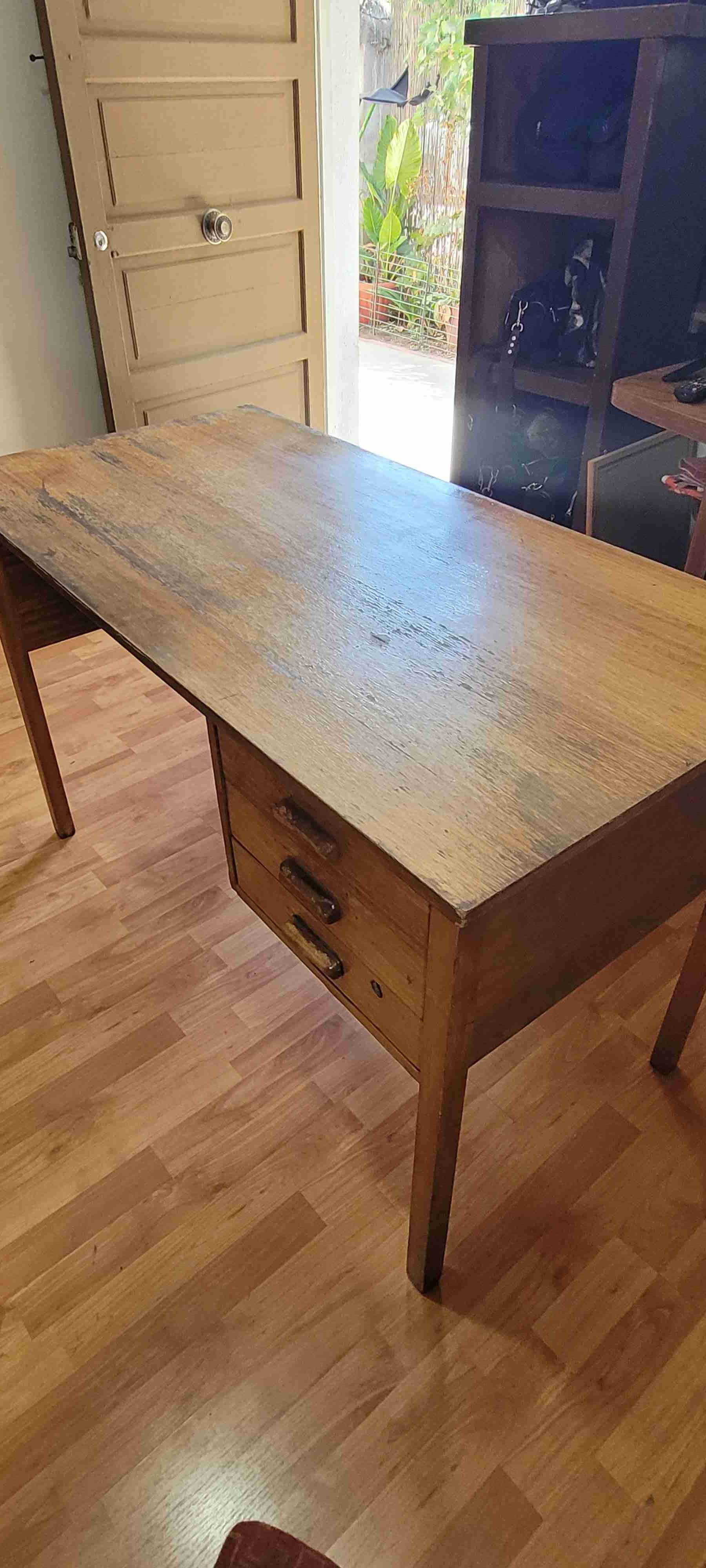 Escritorio de madera vintage - miniatura 2