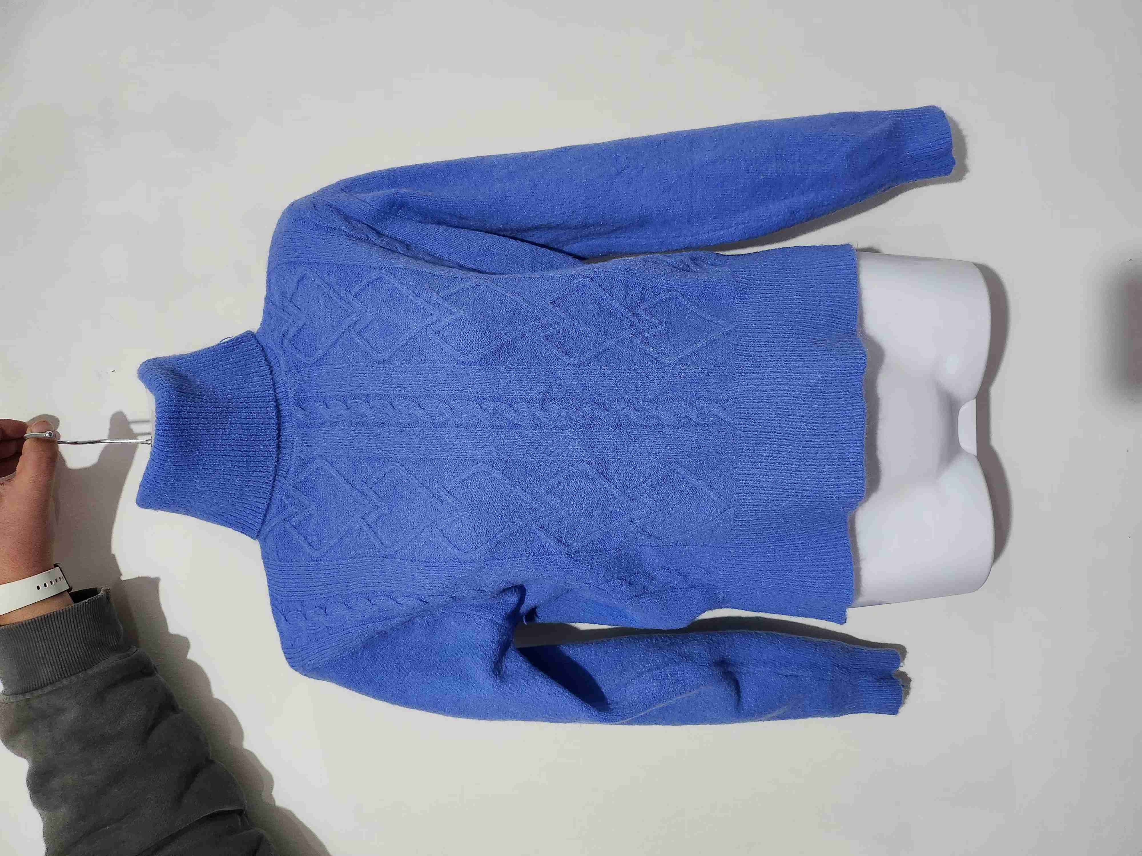 Suéter azul de cuello alto - miniatura 1