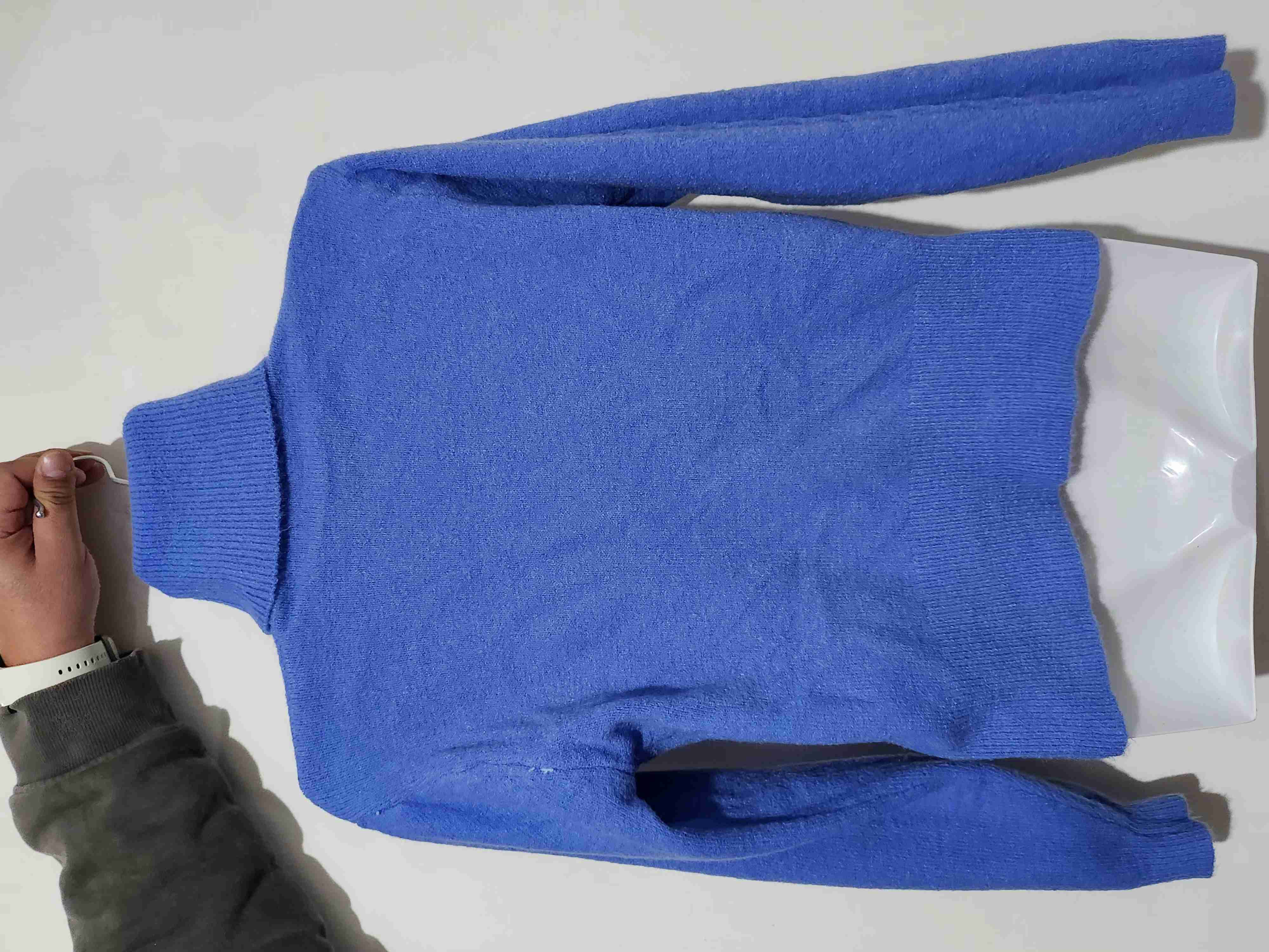 Suéter azul de cuello alto - miniatura 2