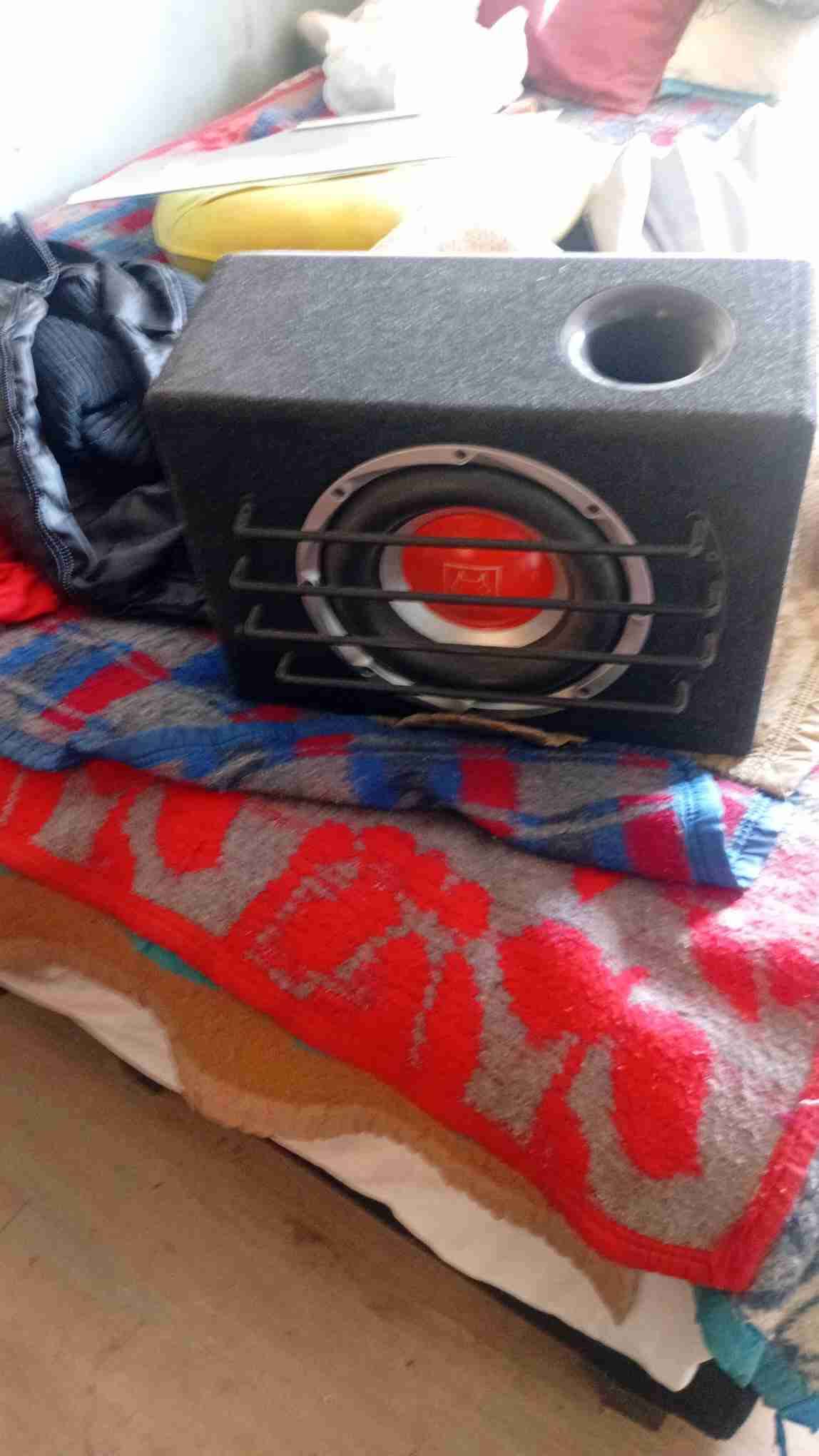 Subwoofer compacto negro - miniatura 1