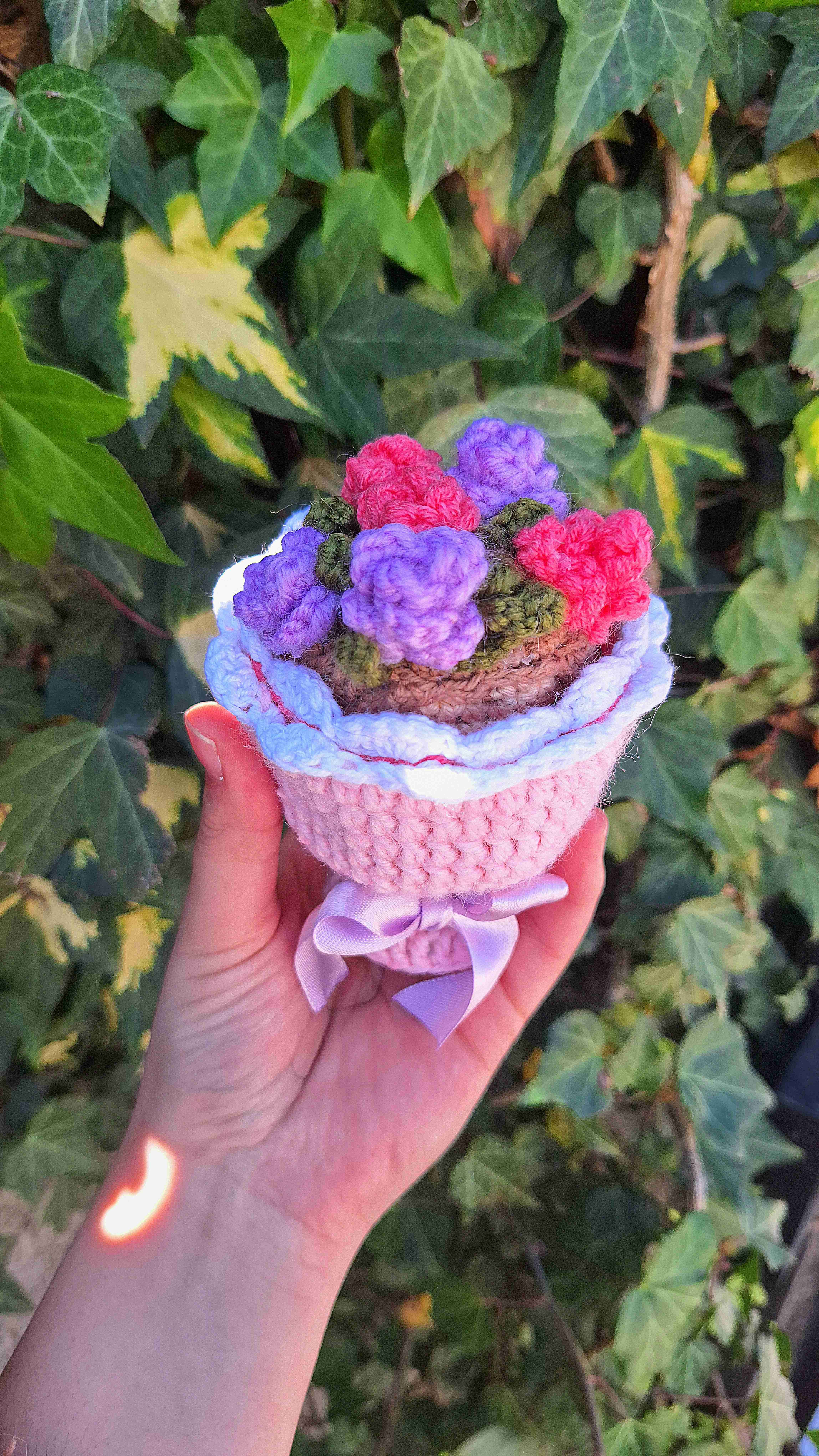 Muñeca amigurumi tejida a mano - miniatura 2