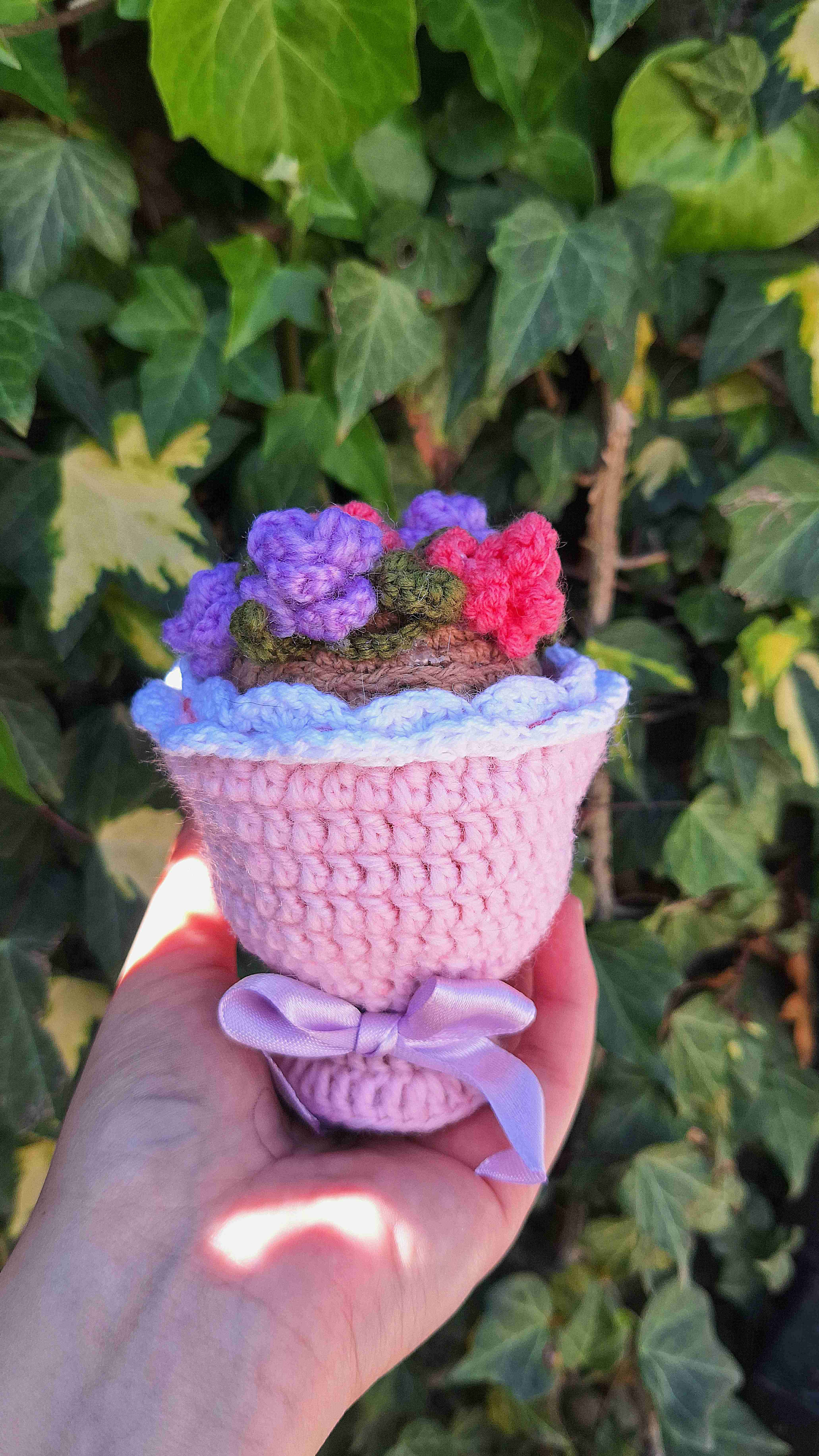 Muñeca amigurumi tejida a mano - miniatura 3