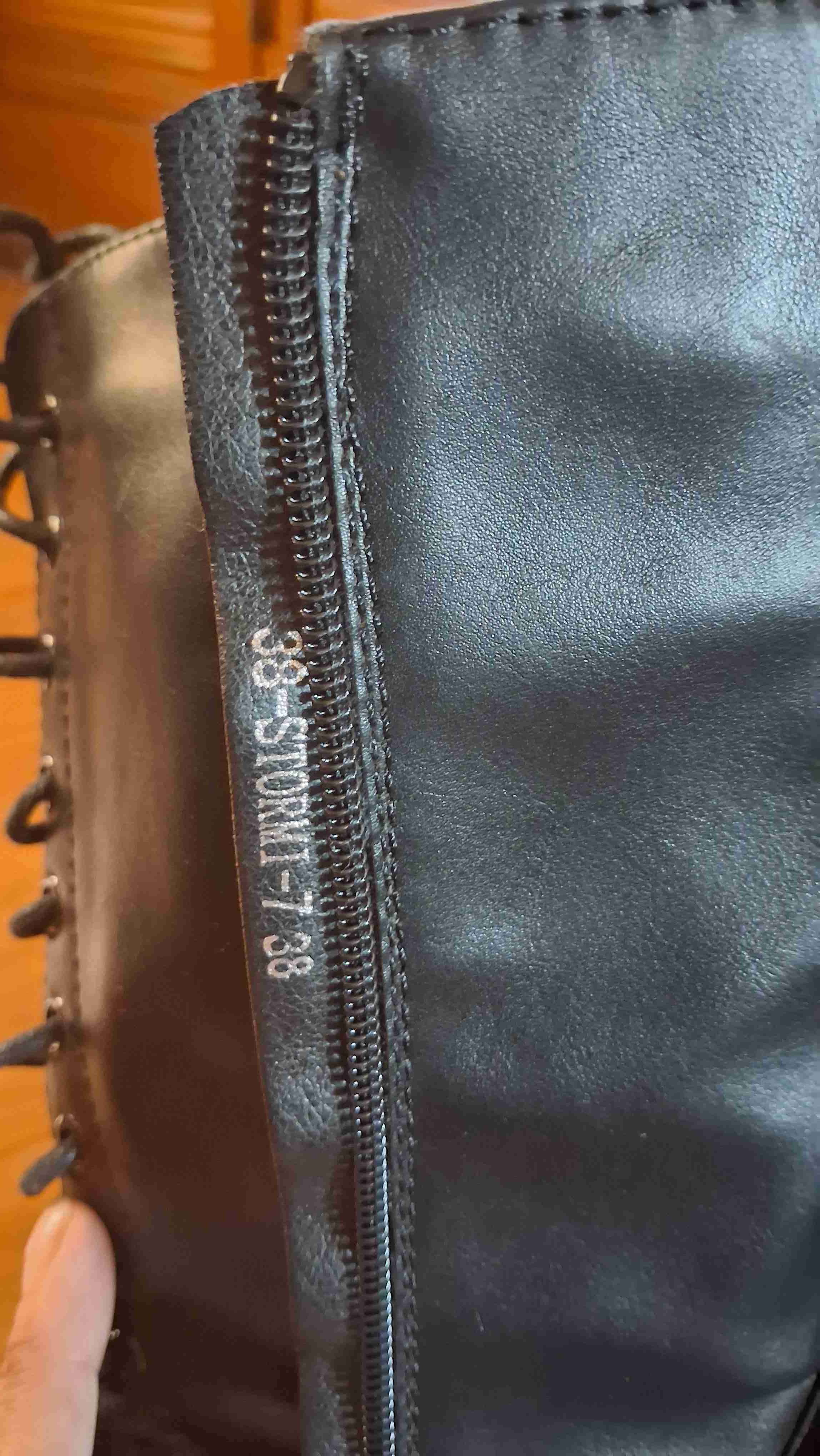 Botas negras de cuero altas - miniatura 2