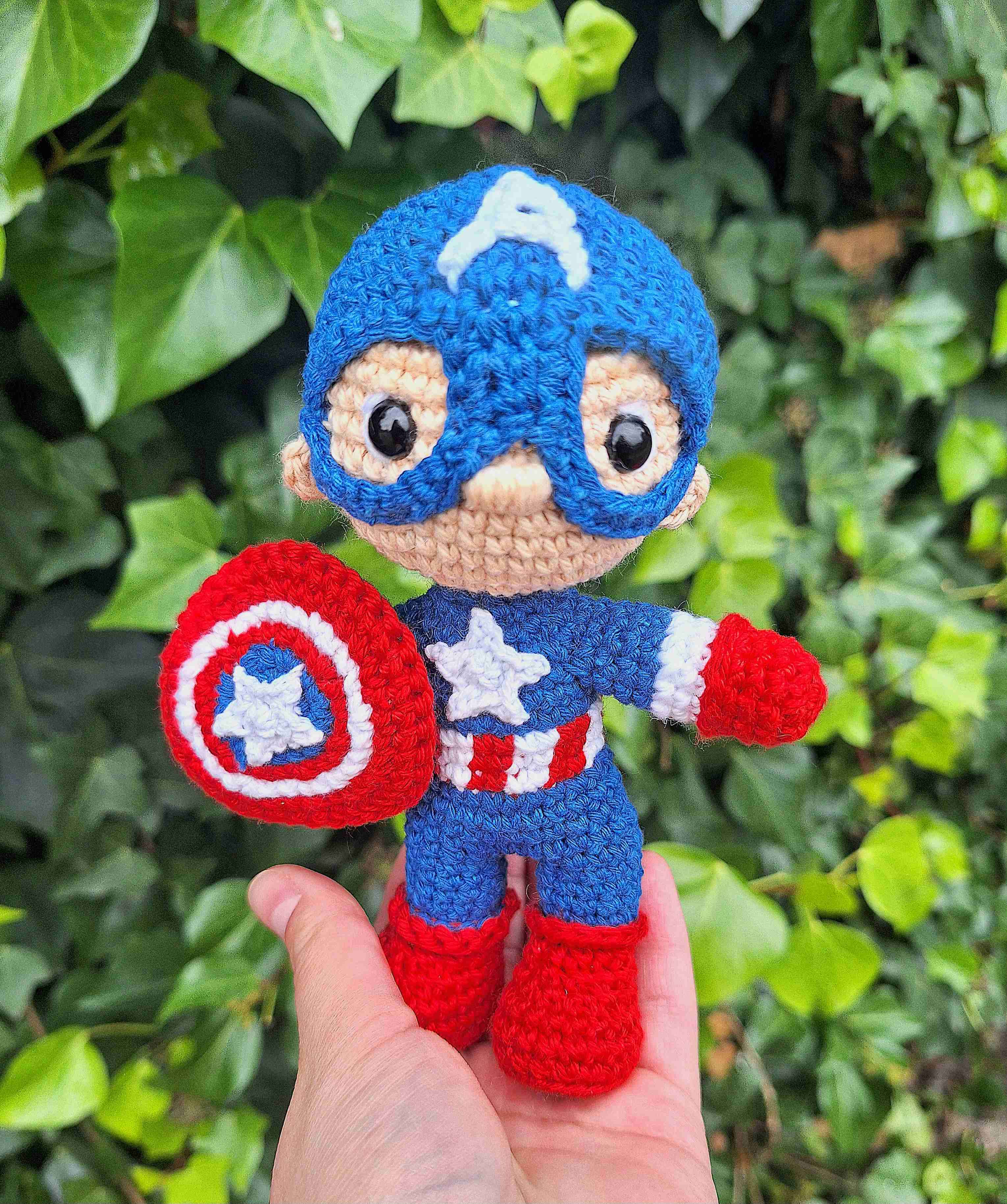 Amigurumi Capitán América hecho a mano - miniatura 1