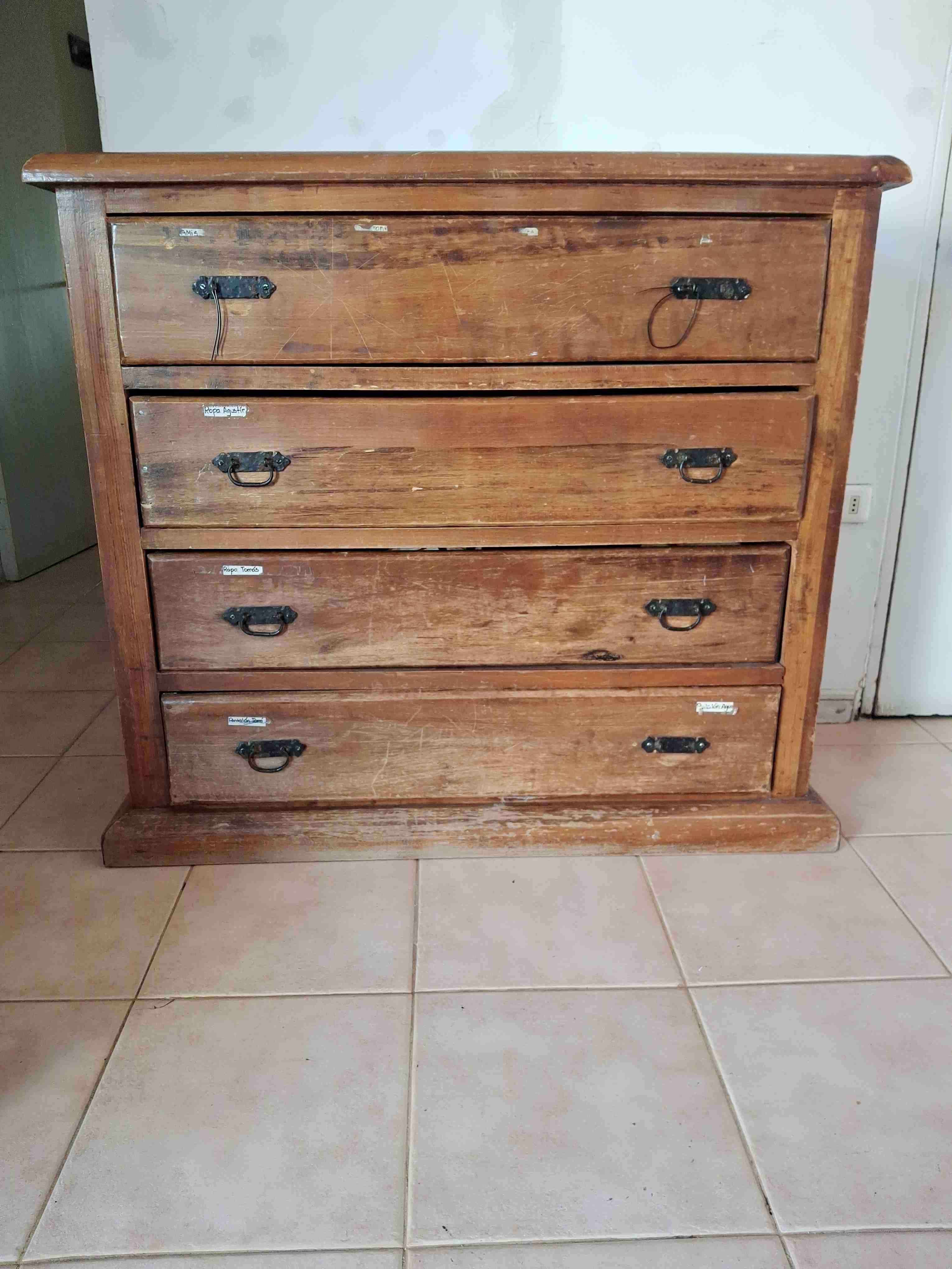 Cómoda de madera vintage - miniatura 1