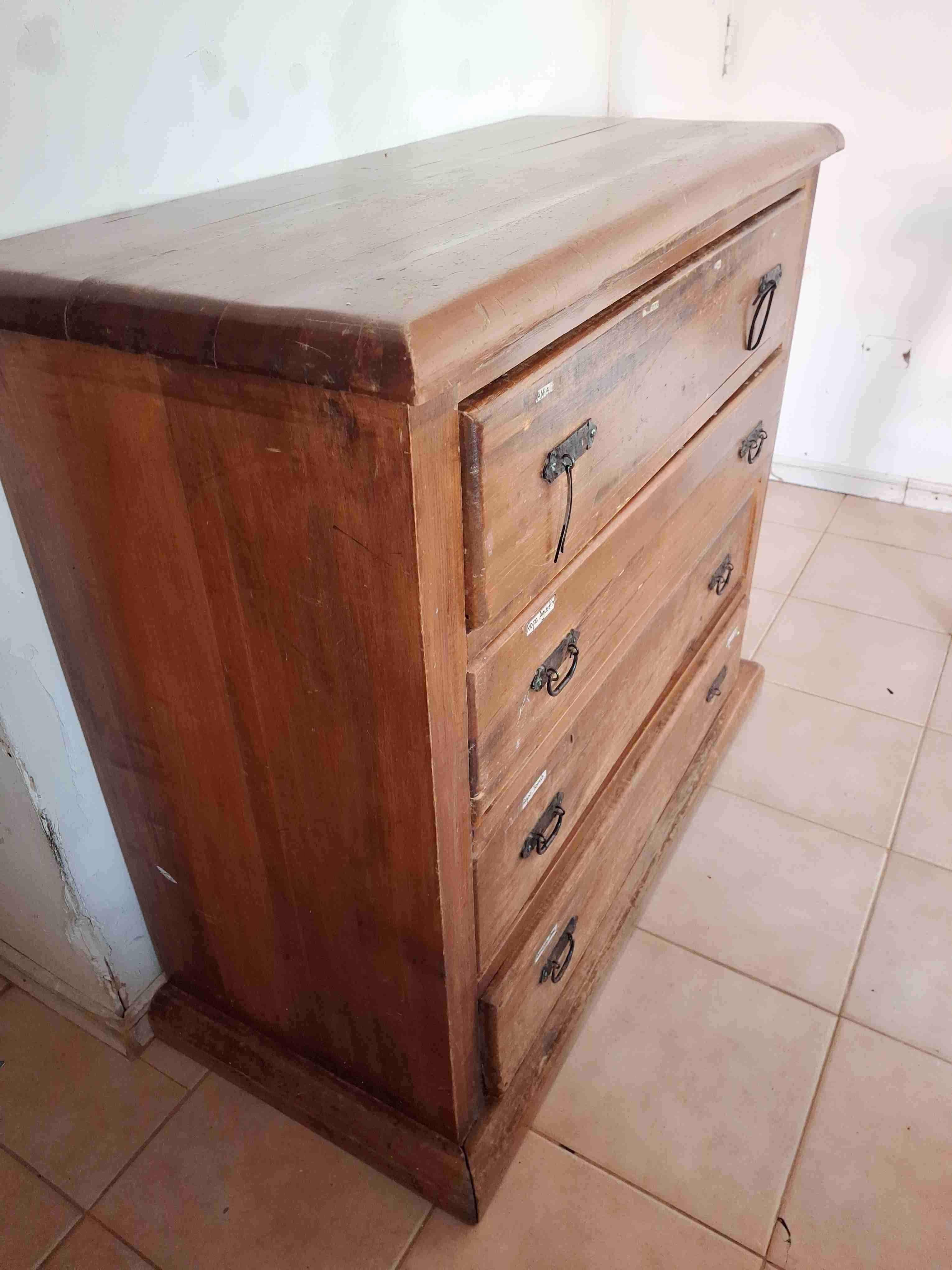 Cómoda de madera vintage - miniatura 2