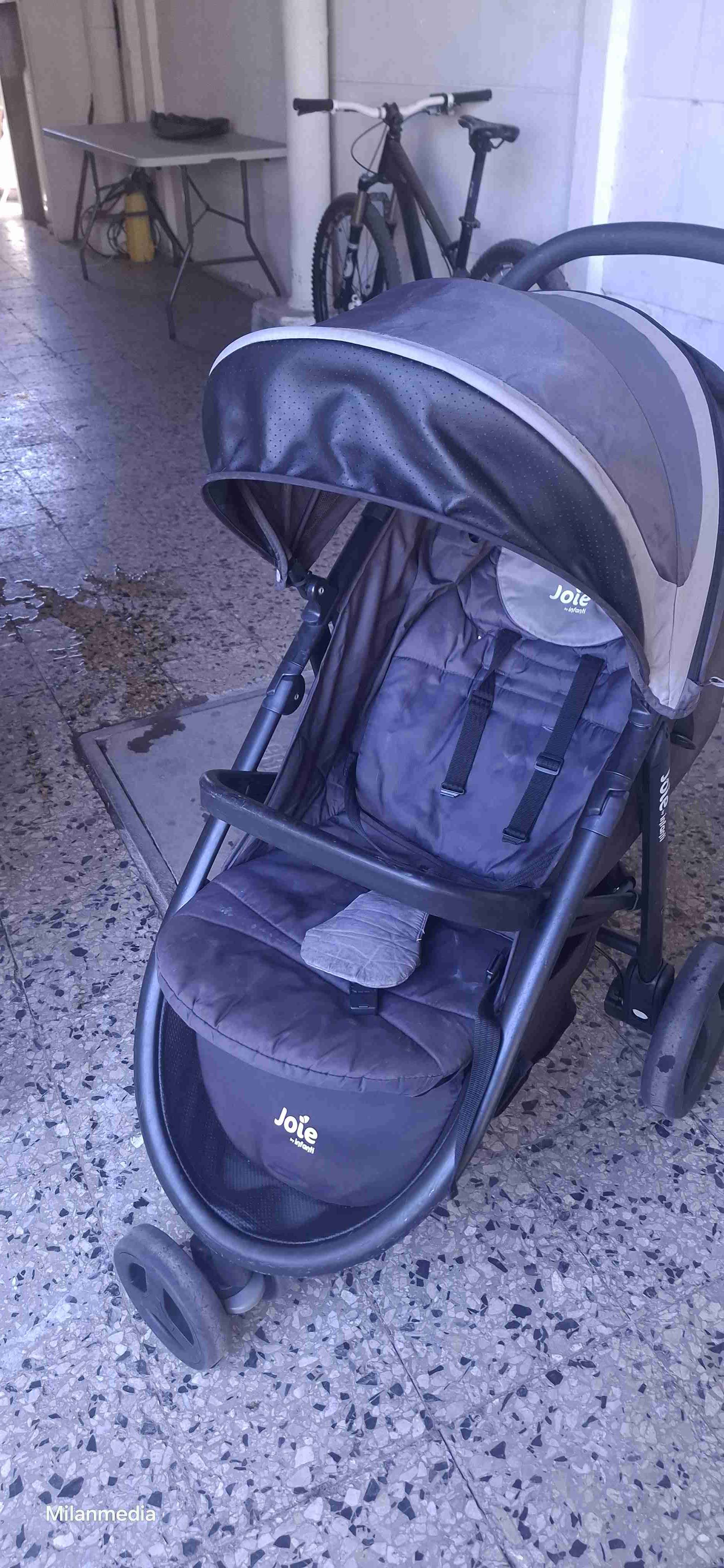 Coche Joie negro para bebé - miniatura 1