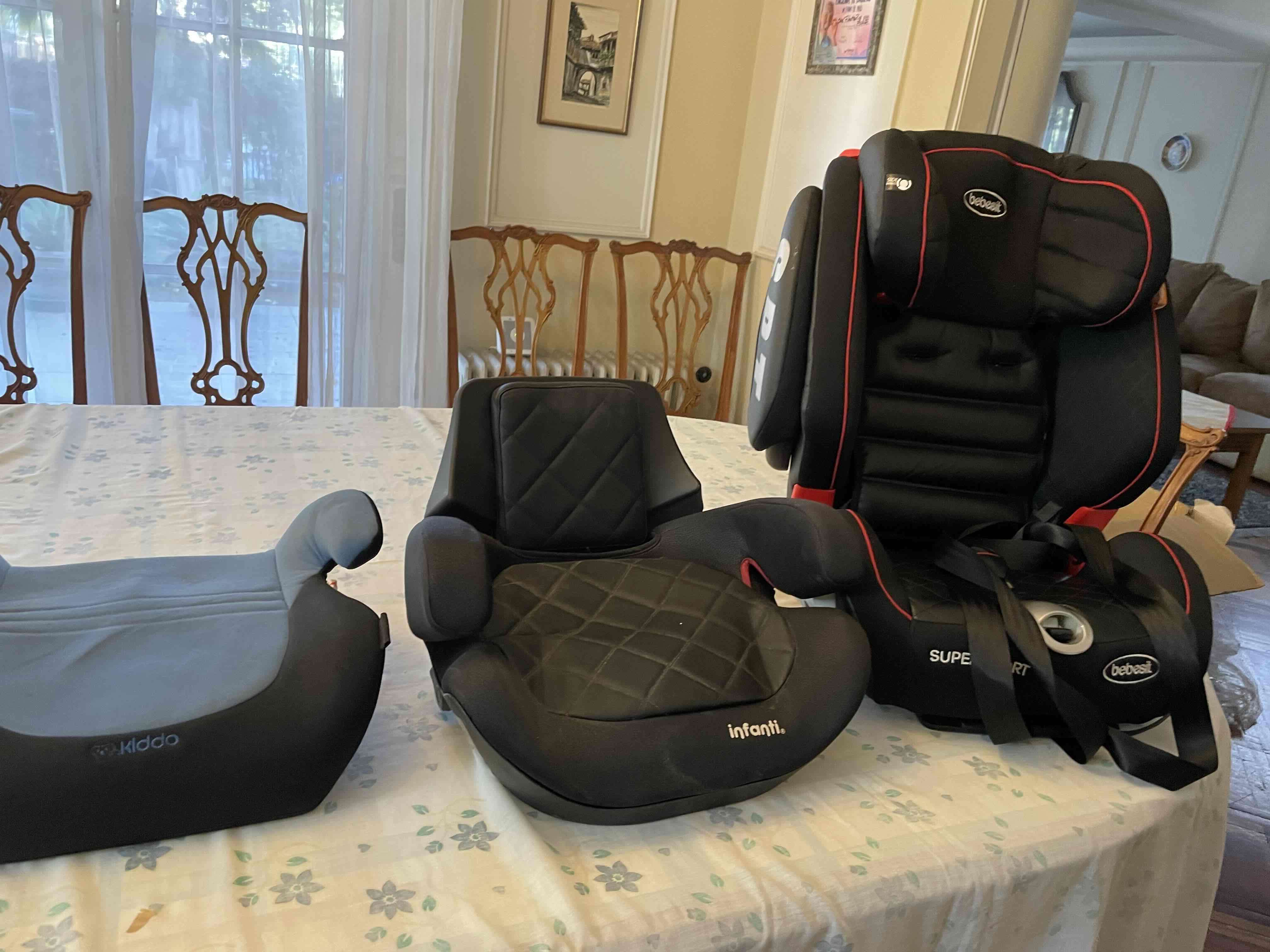 Conjunto de sillas para auto infantiles - miniatura 1