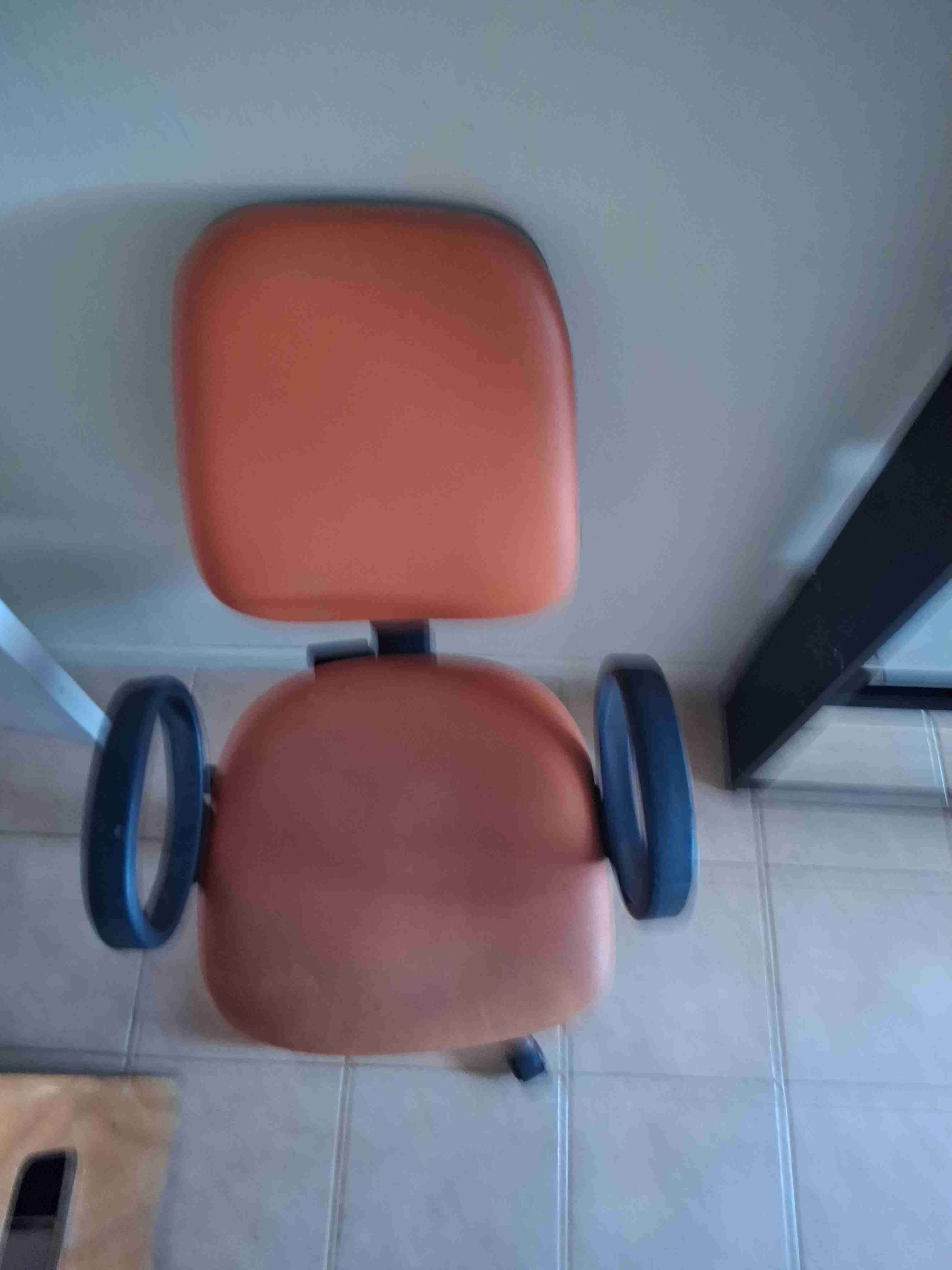 Silla de oficina roja - miniatura 2