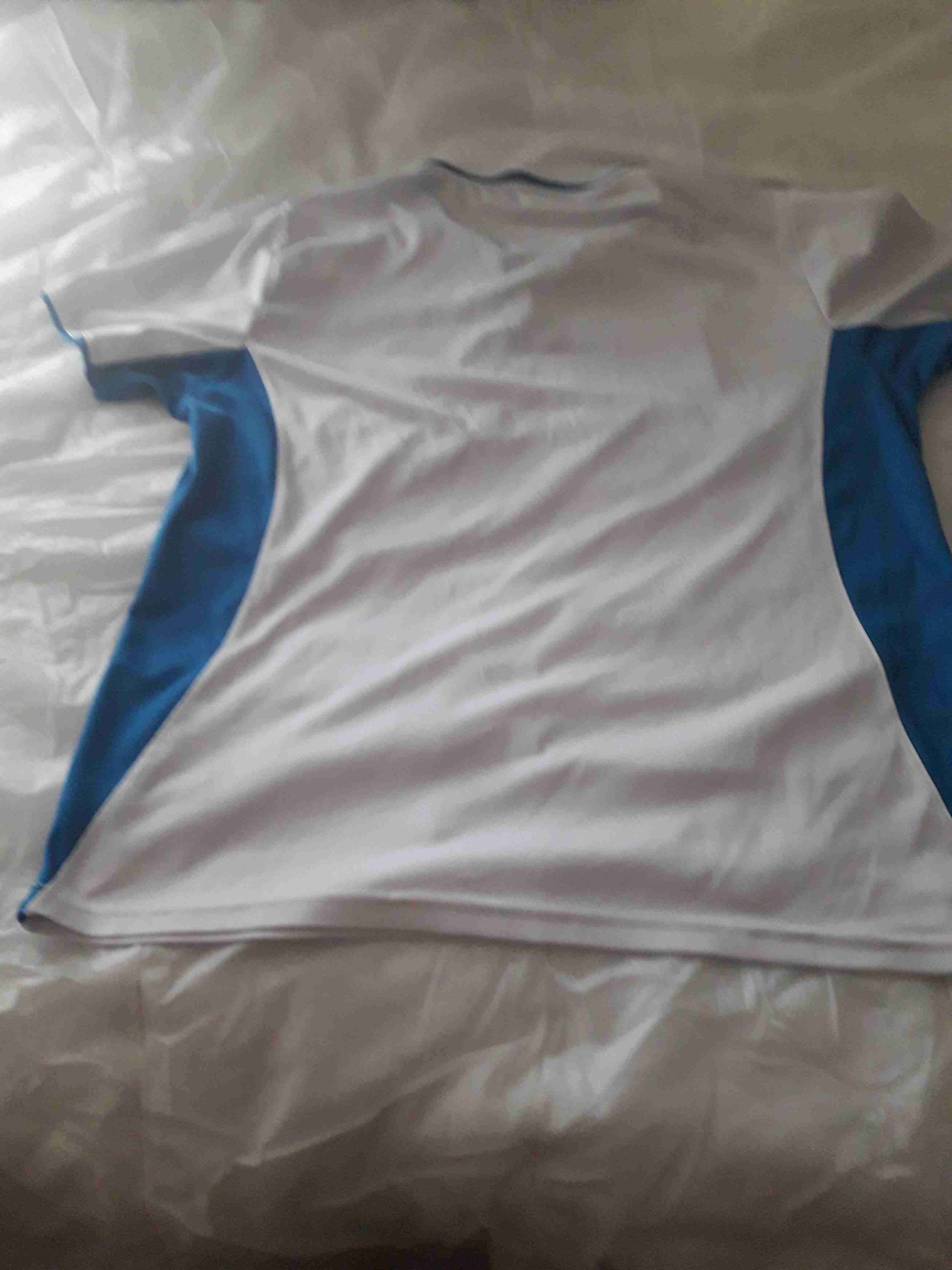 Polera deportiva blanca y azul - miniatura 3