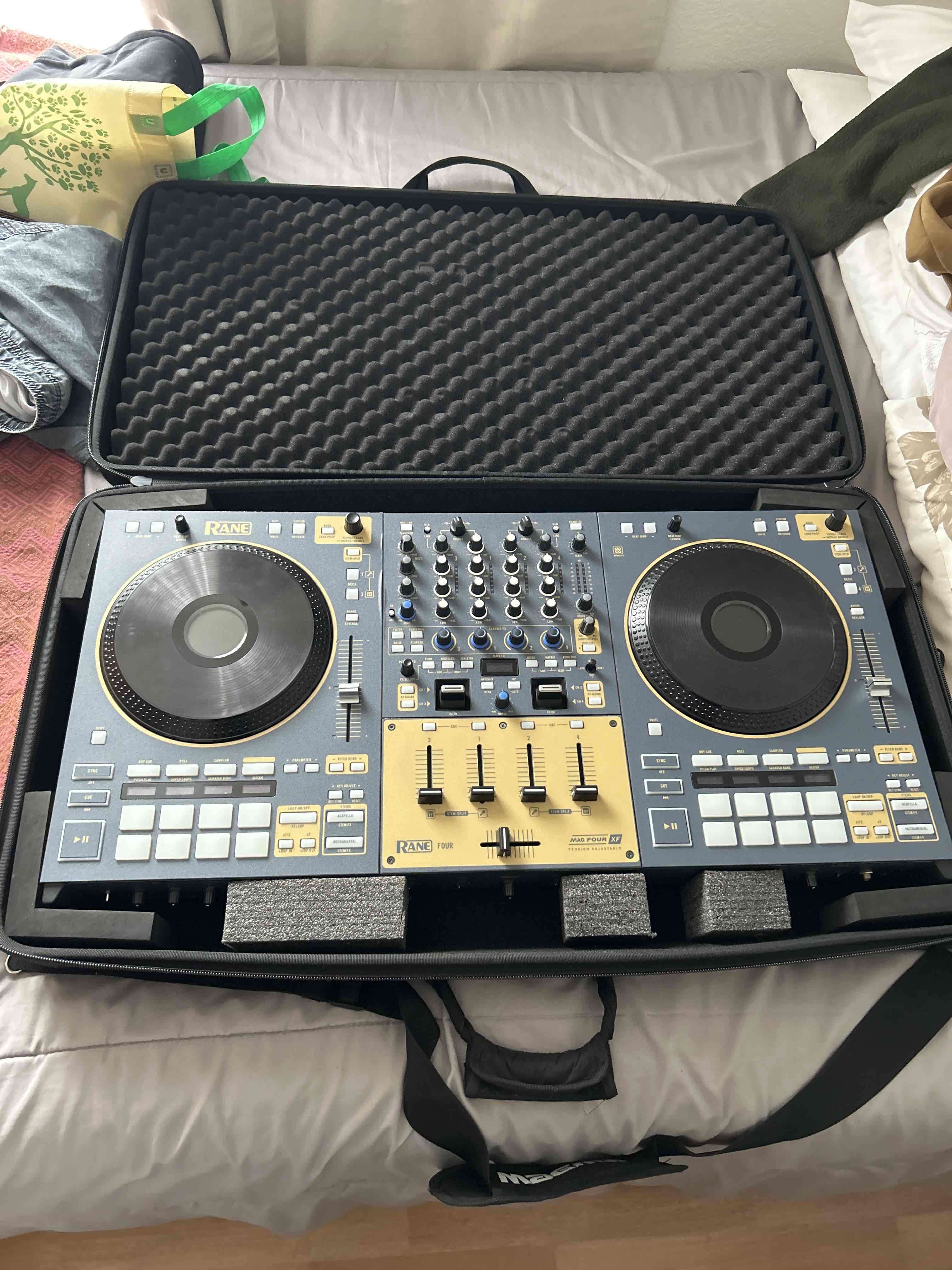 Controlador DJ profesional Rane four - miniatura 2