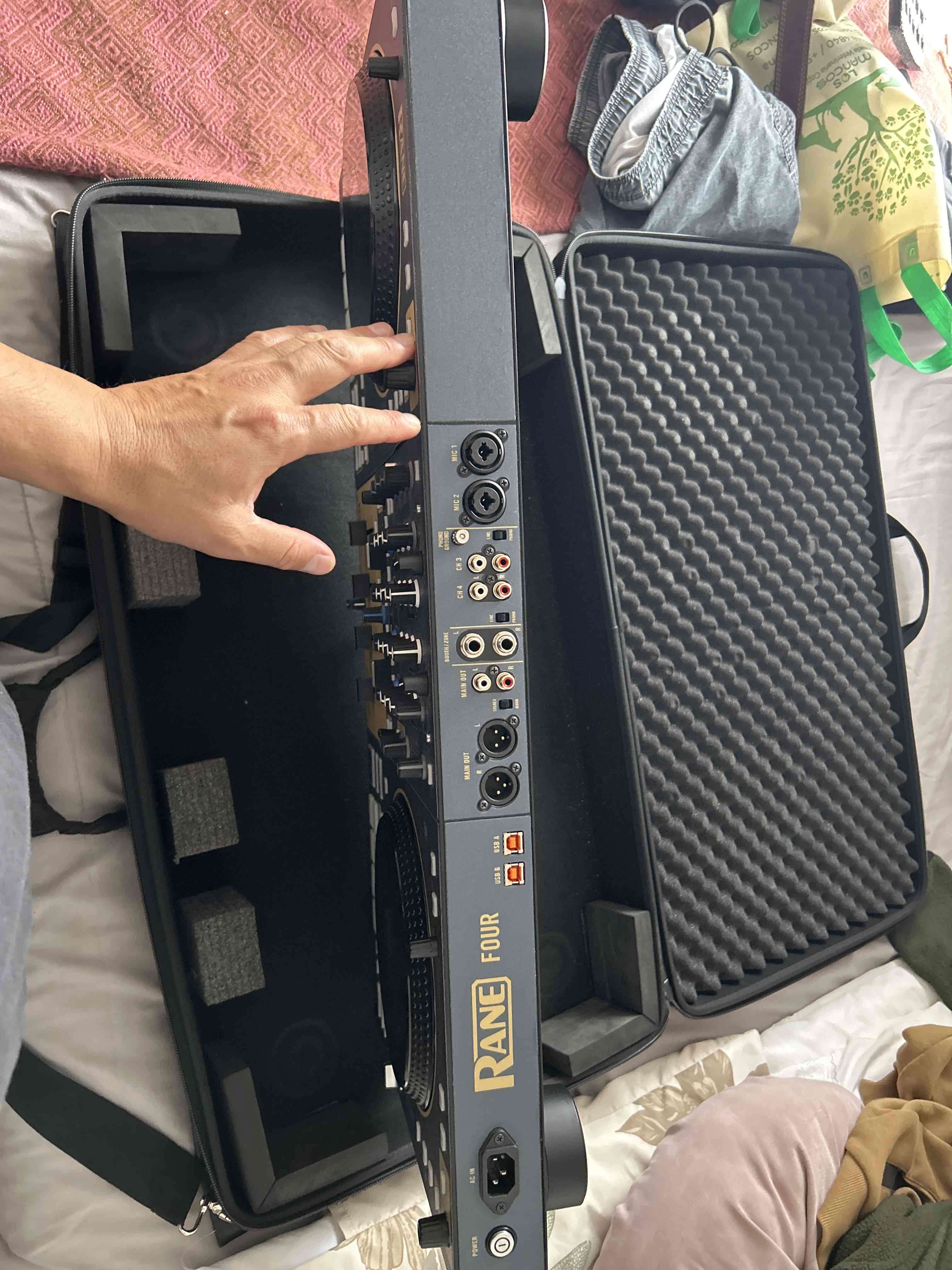 Controlador DJ profesional Rane four - miniatura 4