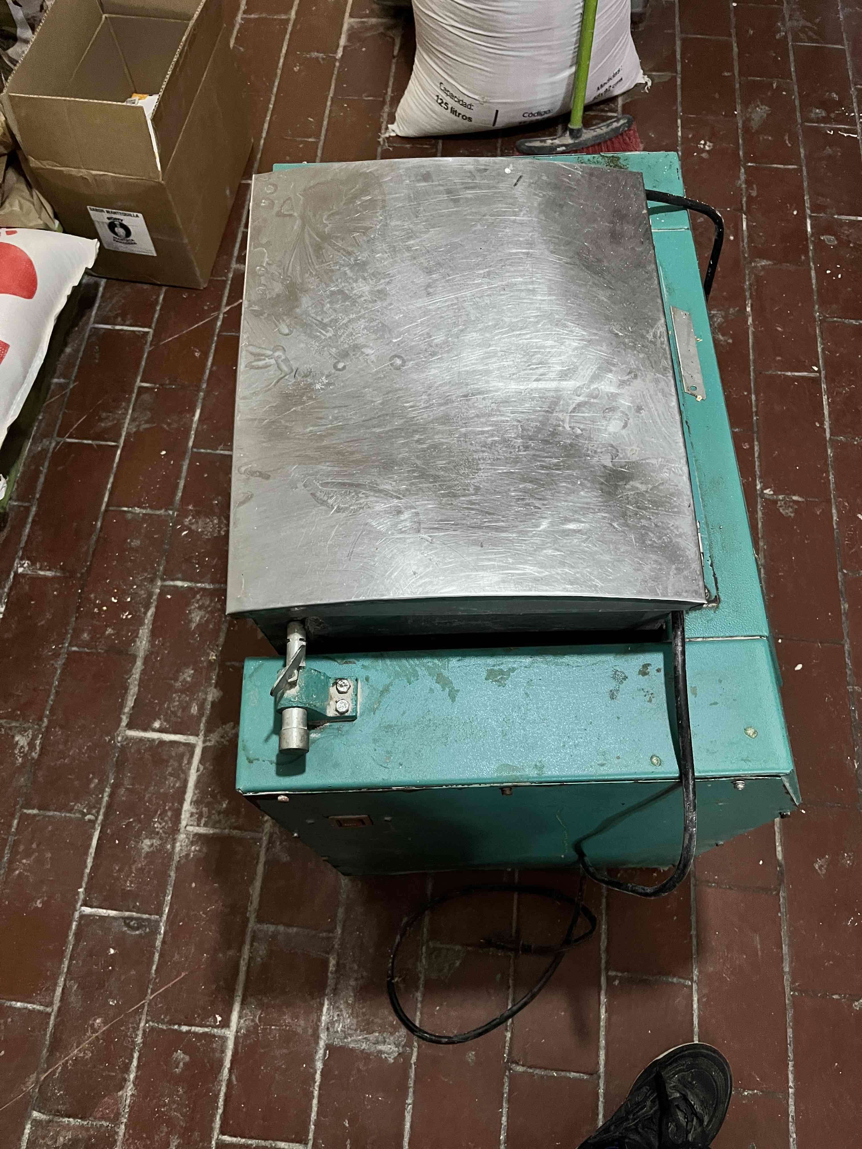 Máquina industrial de procesamiento - miniatura 3