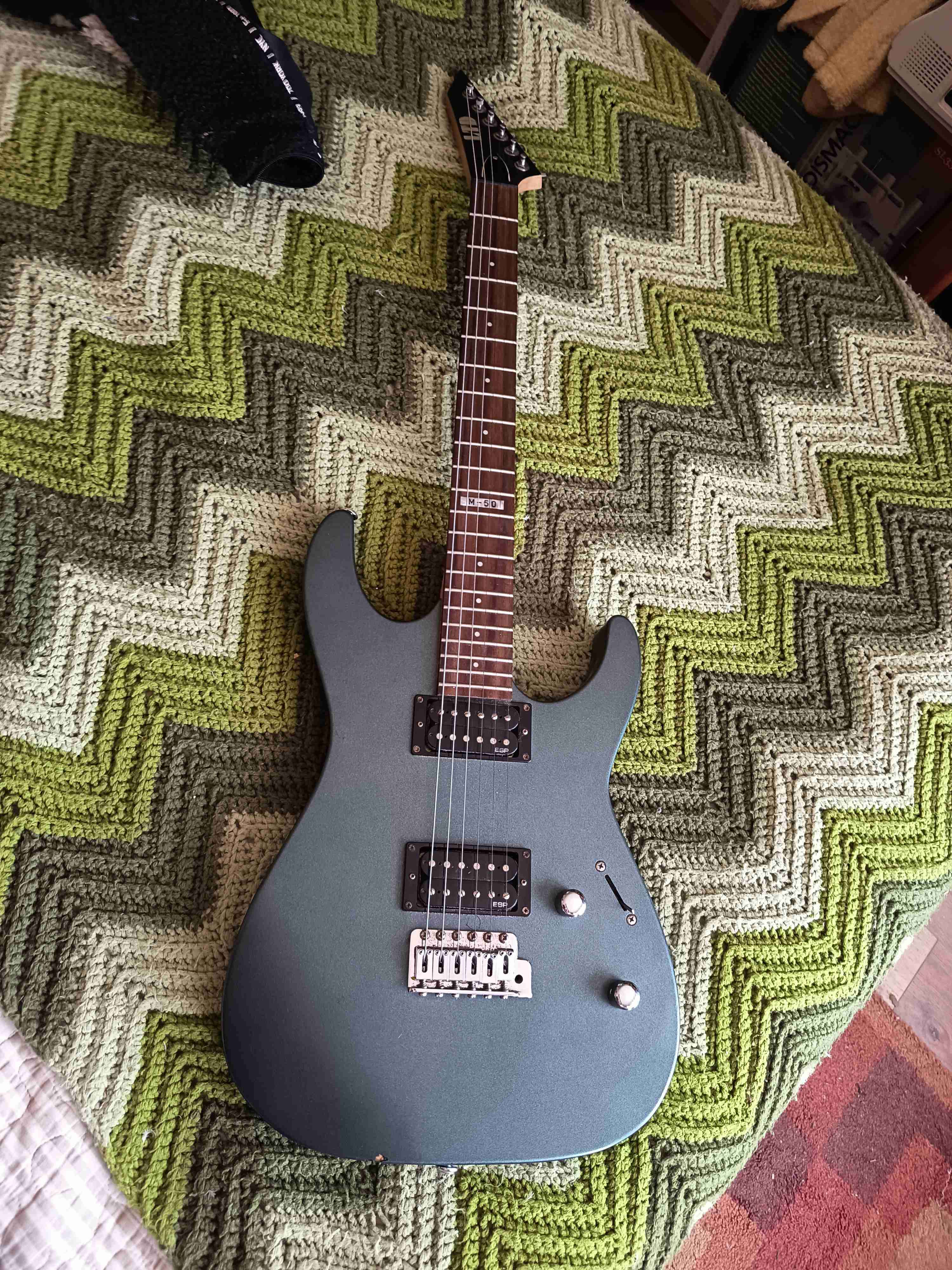 Guitarra eléctrica LTD - miniatura 1