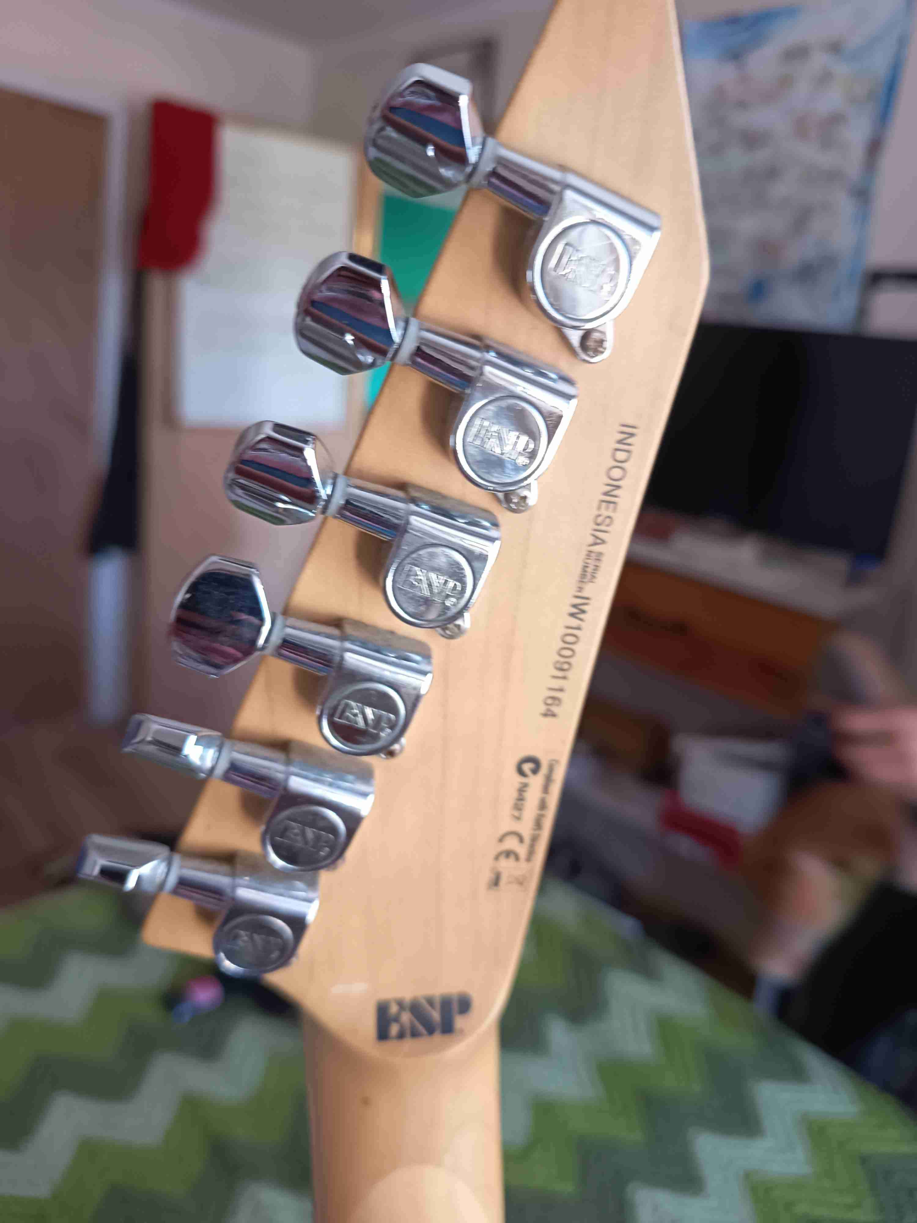 Guitarra eléctrica LTD - miniatura 3