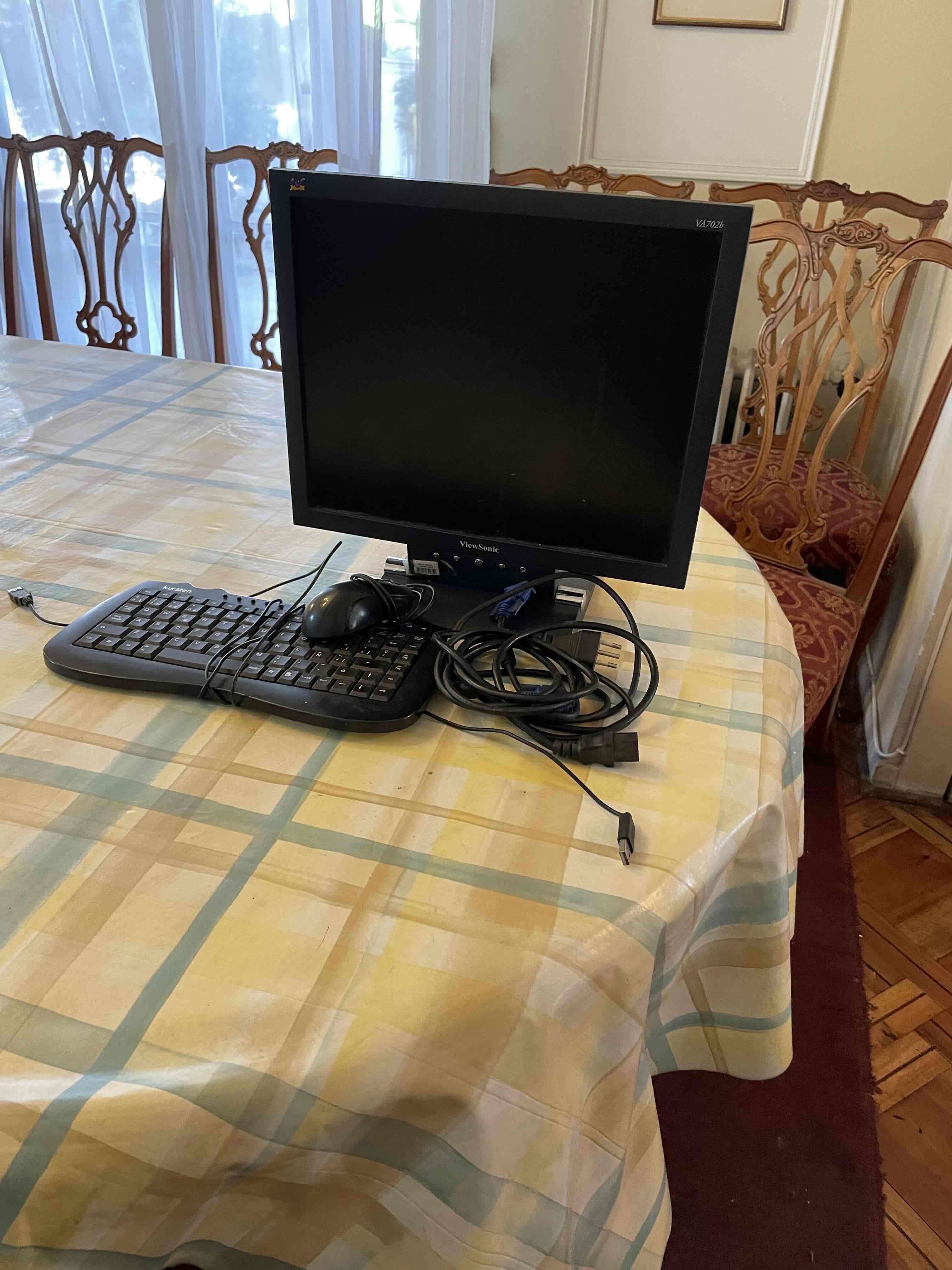 Monitor ViewSonic con teclado y mouse - miniatura 3