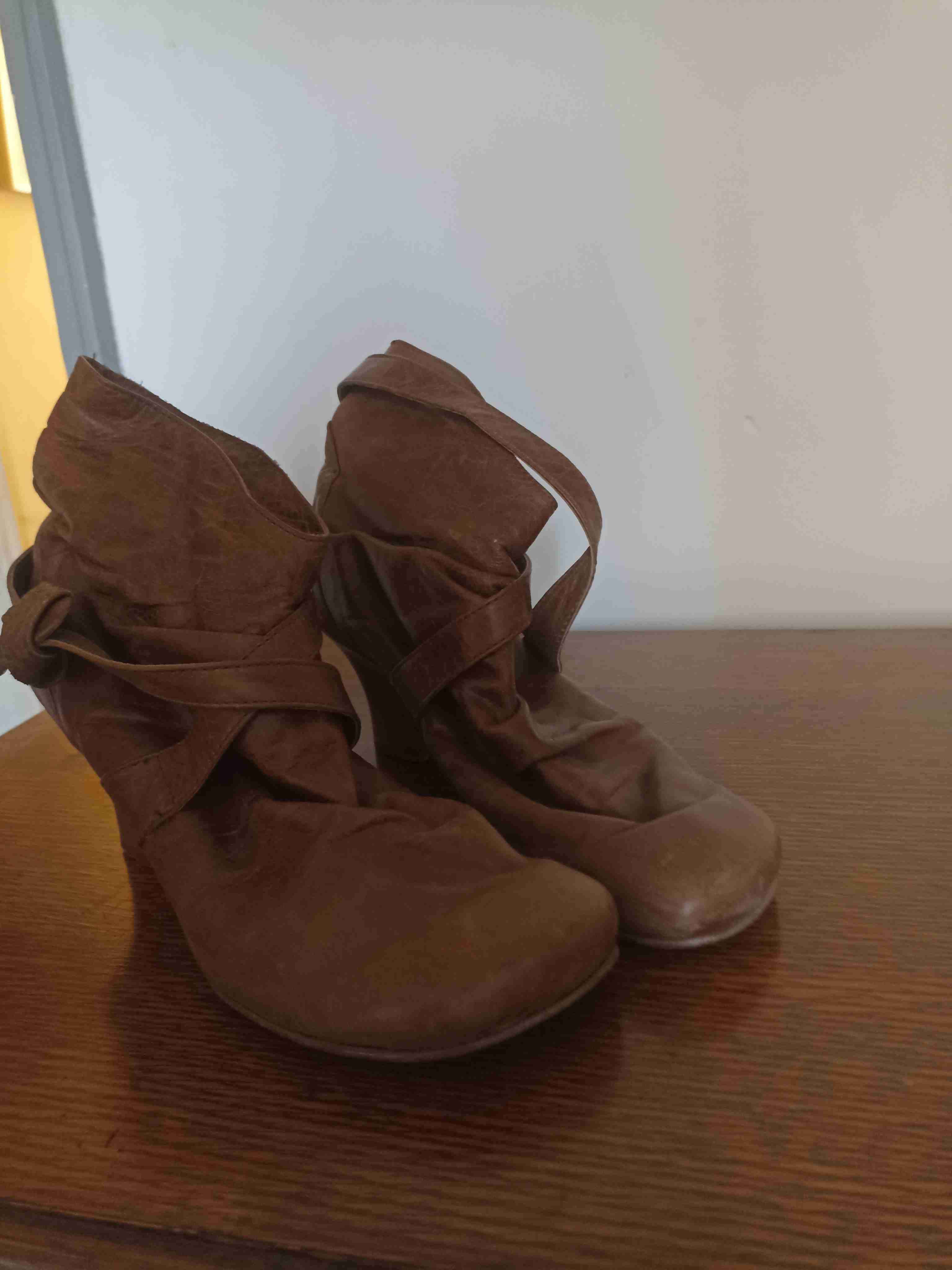 Botines de cuero marrón