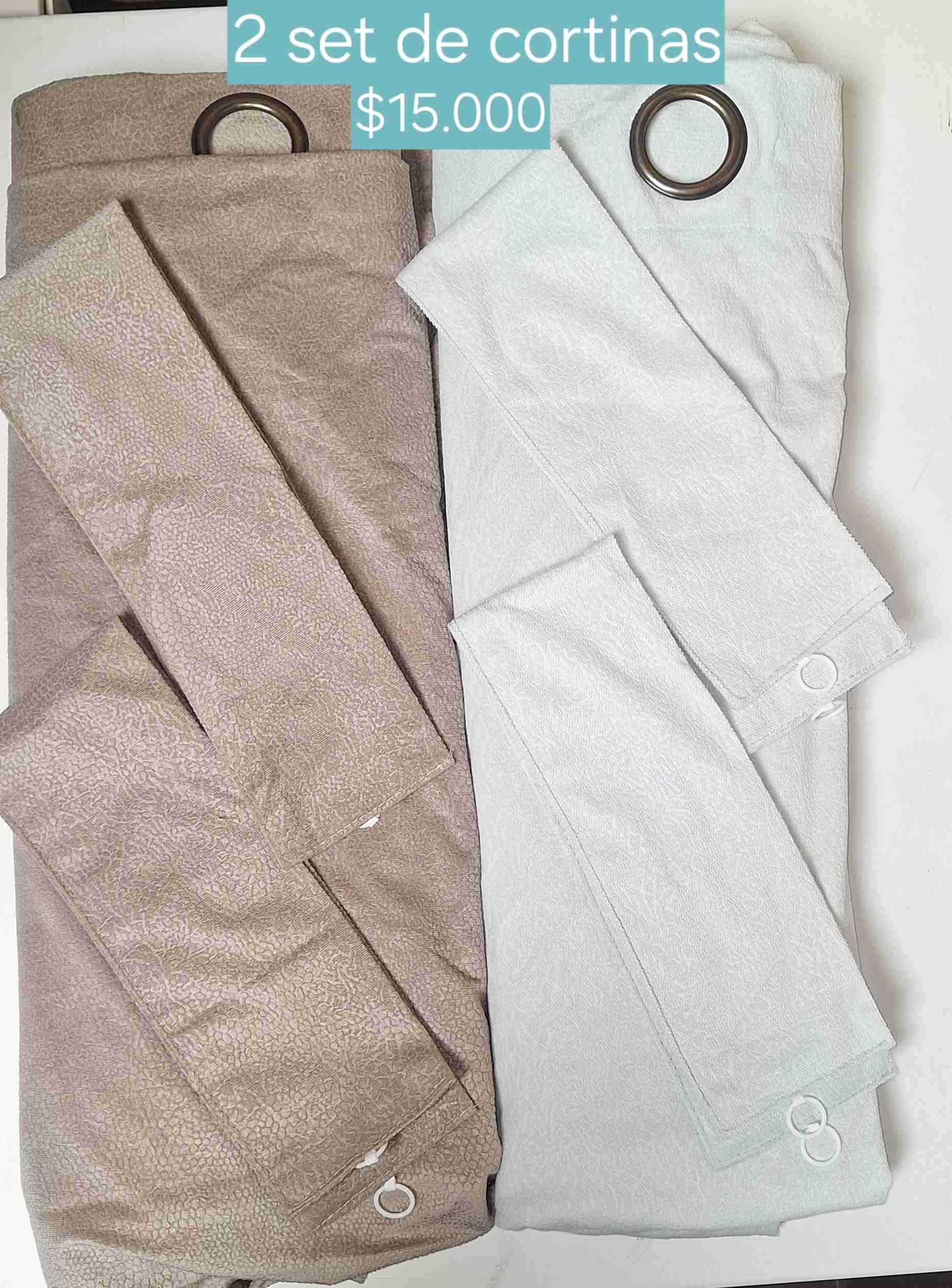 Juego de cortinas beige y blanco