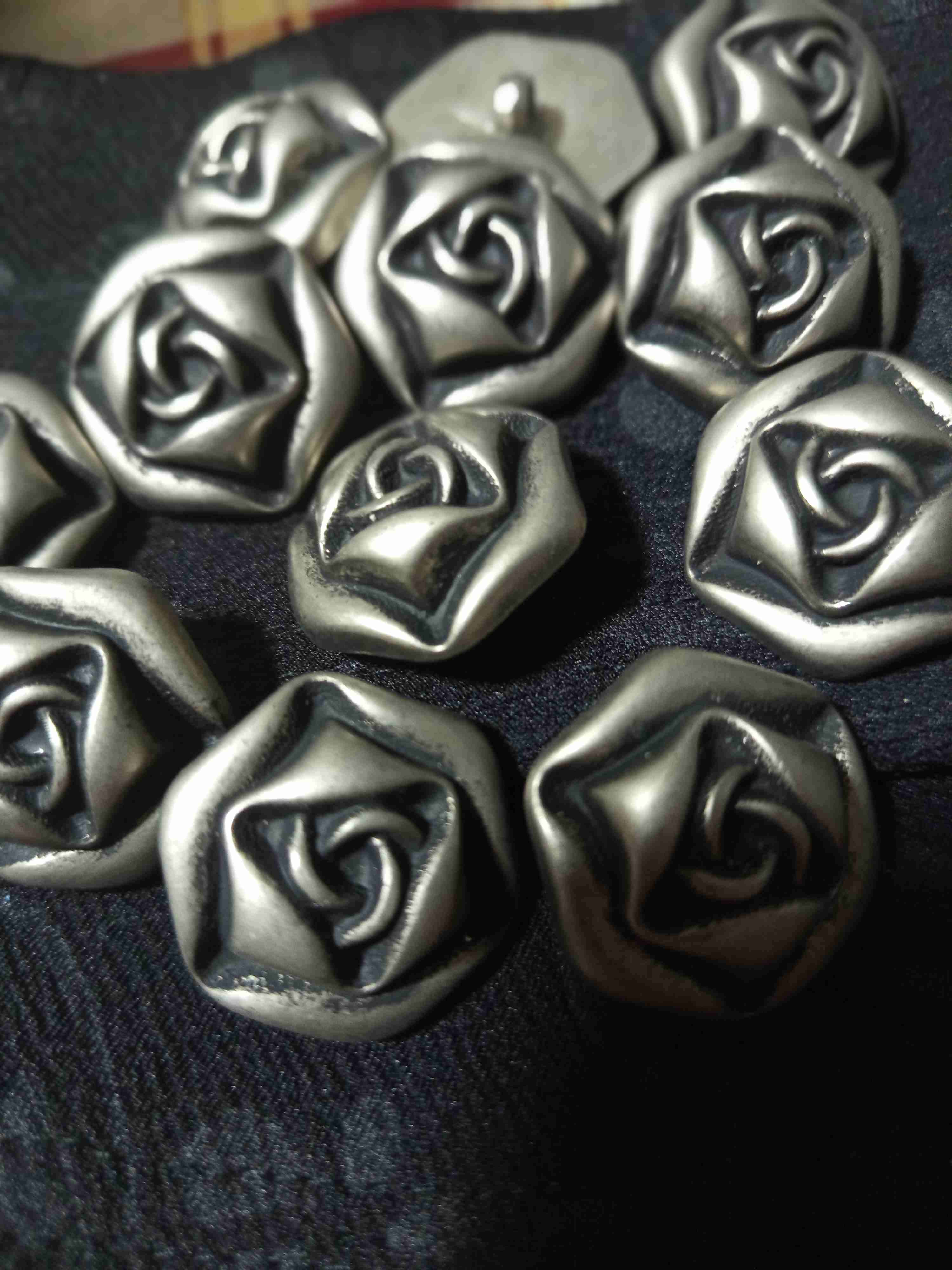 Botones  vintage metálicos italianos - miniatura 6