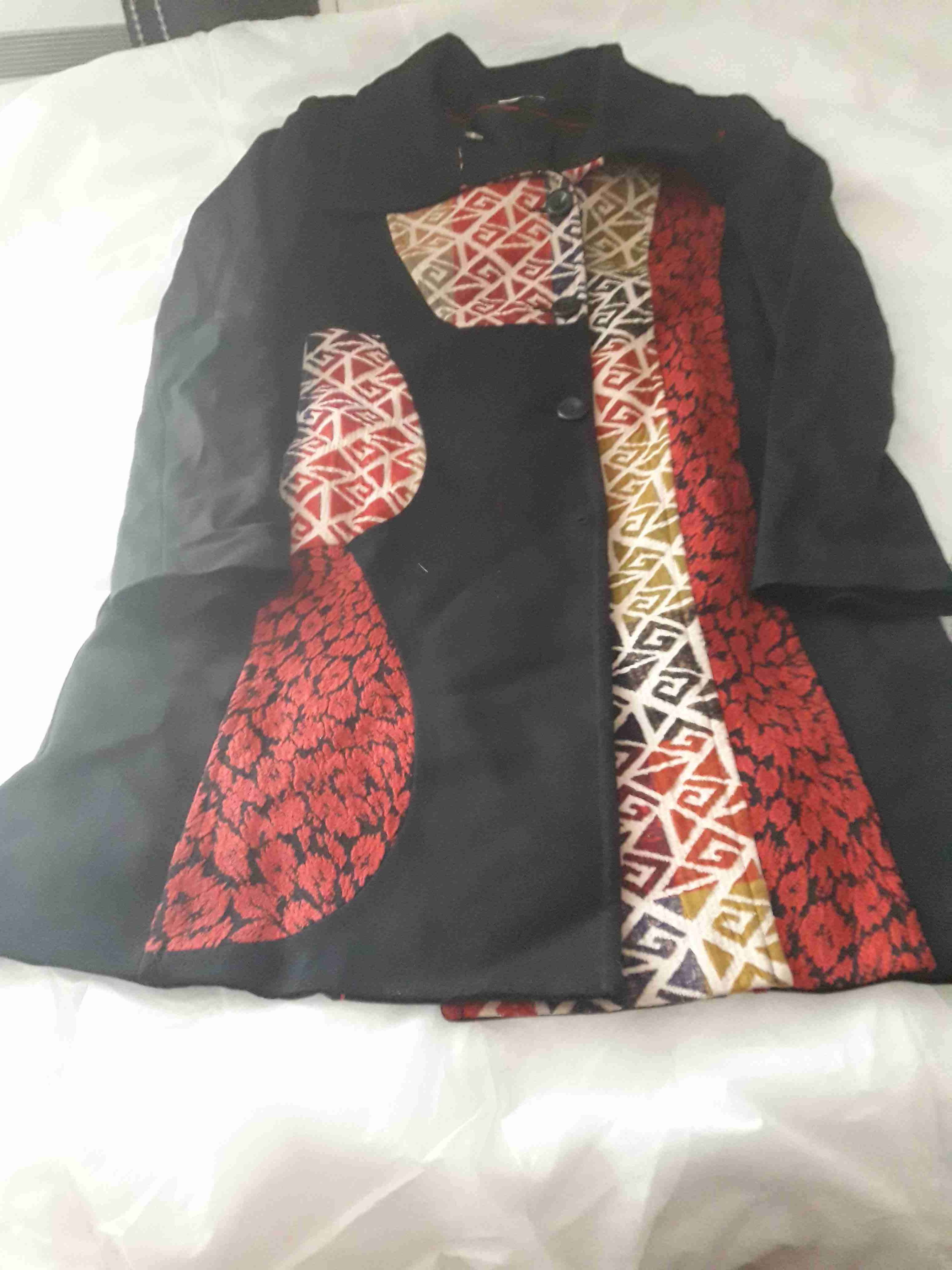 Abrigo negro con diseño bohemio - miniatura 2