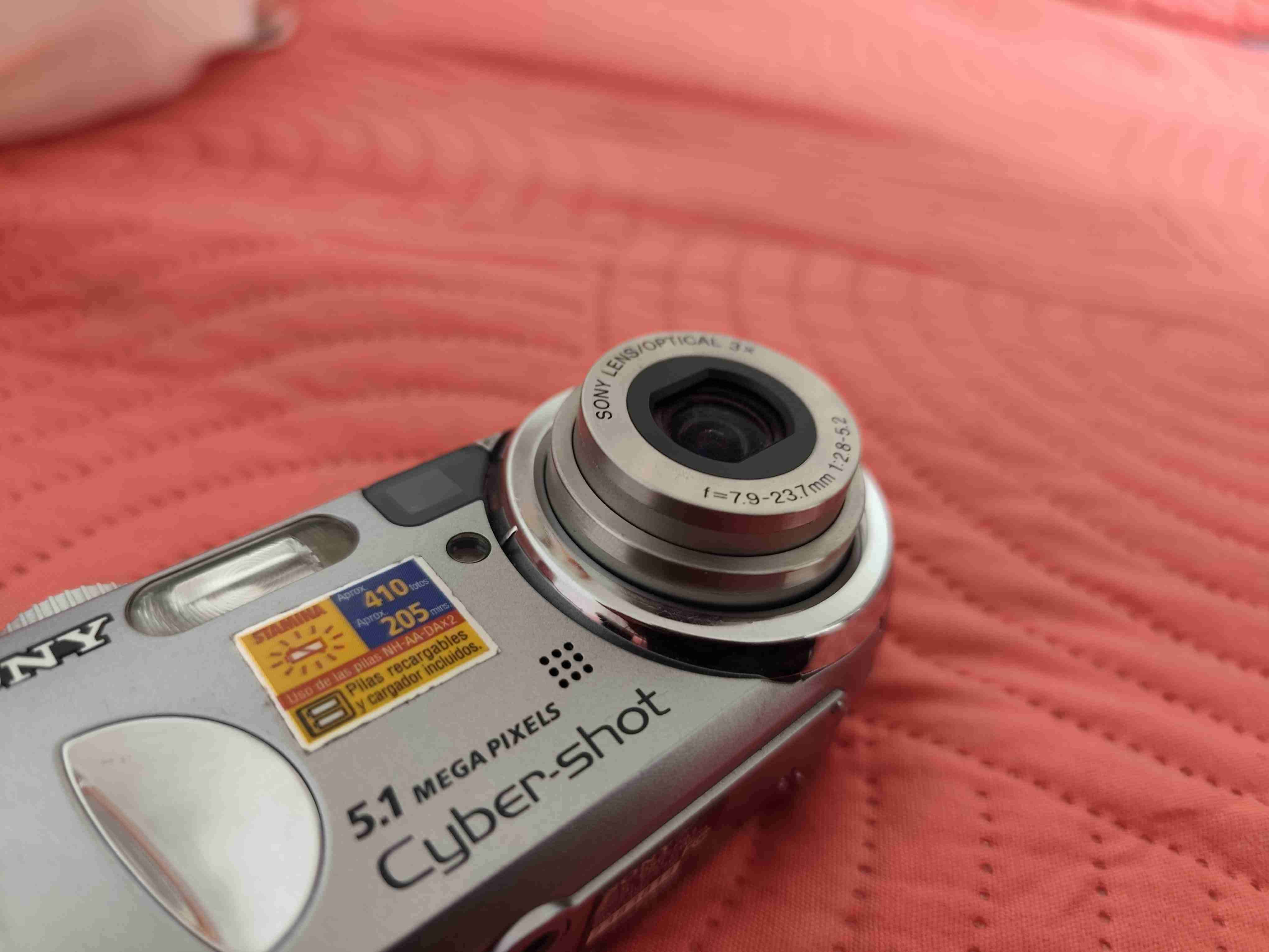 Cámara Sony Cyber-shot plateada - miniatura 3