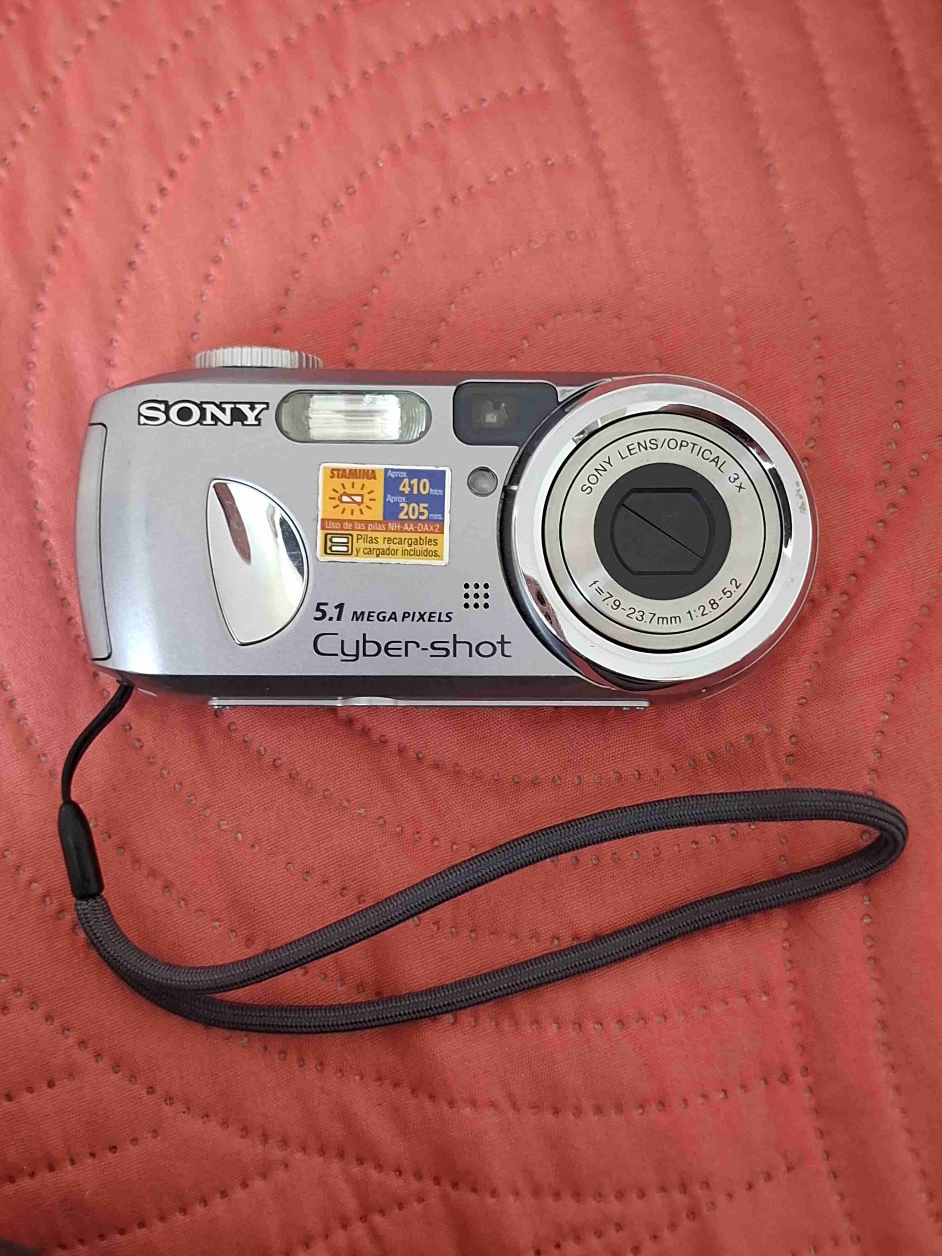 Cámara Sony Cyber-shot plateada - miniatura 4