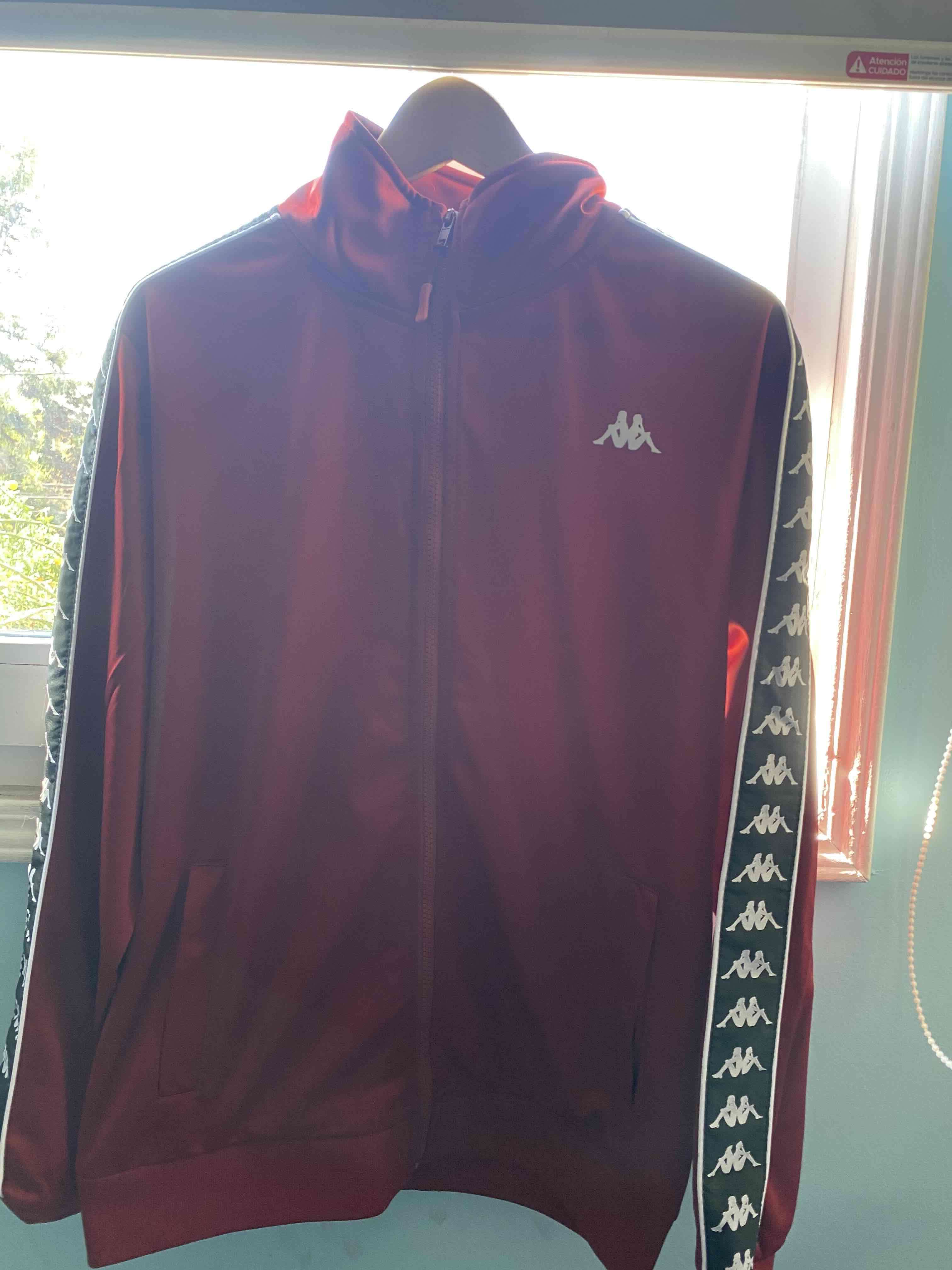 Chaqueta deportiva roja con cierre - miniatura 1