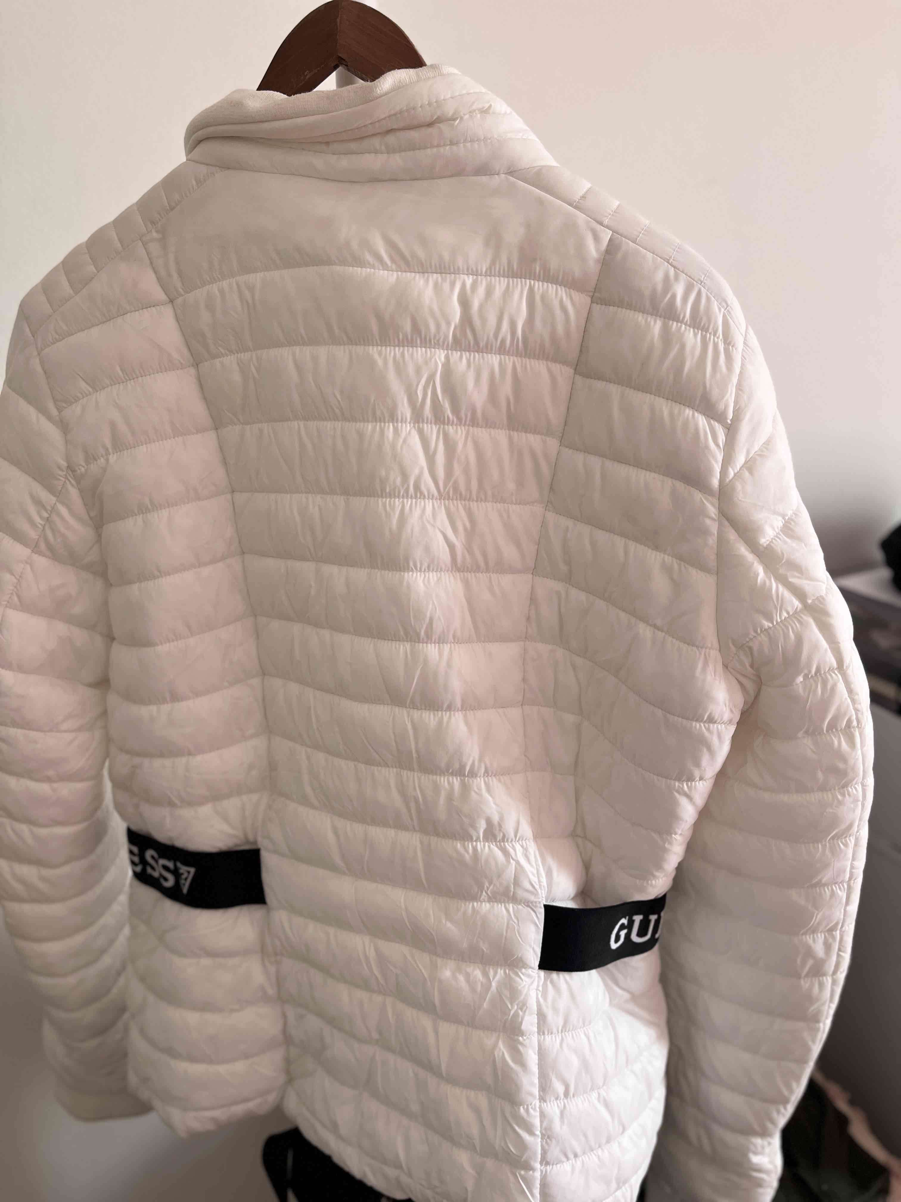 Chaqueta acolchada blanca Guess - 3