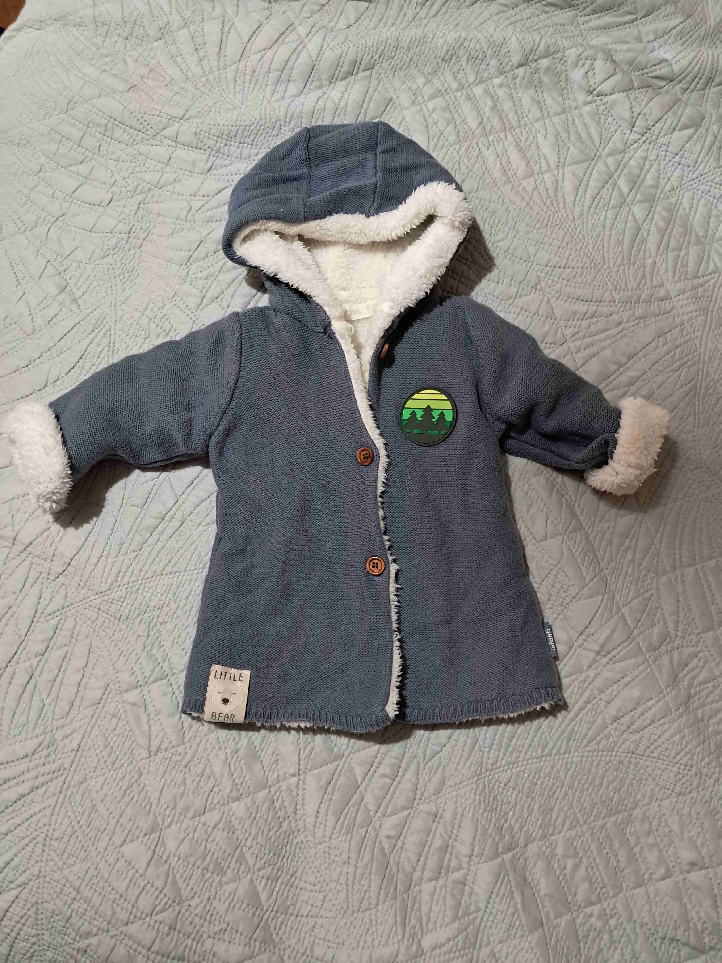 Abrigo infantil con capucha