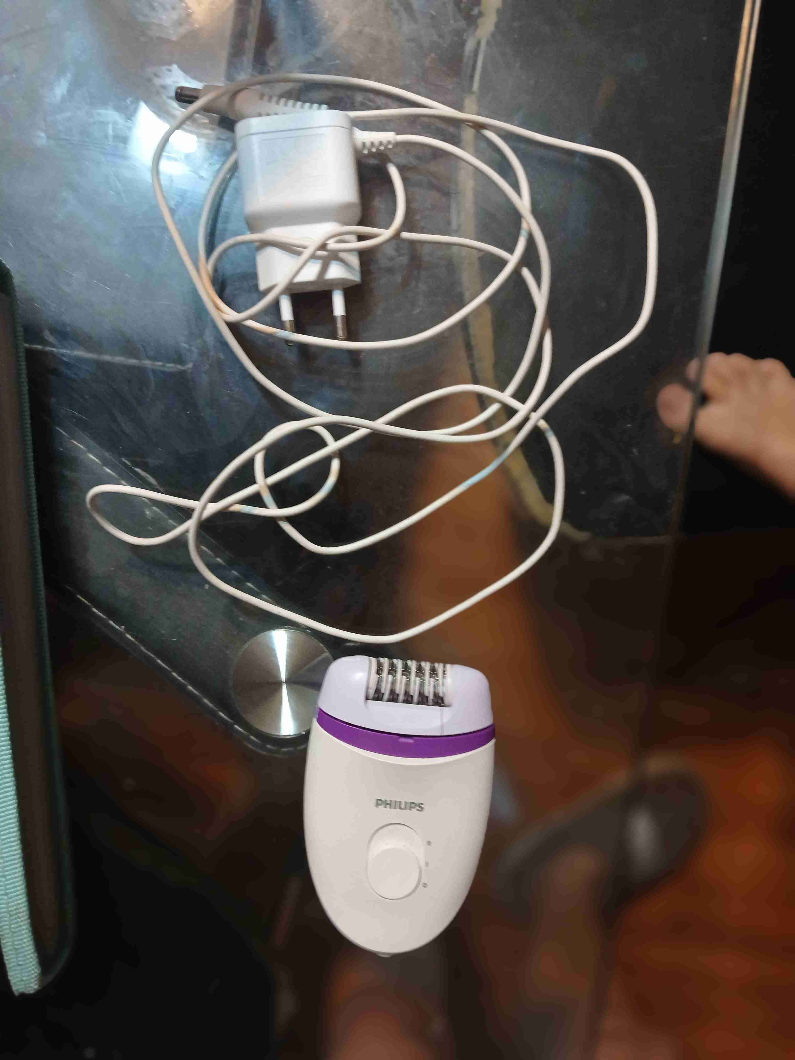 Depiladora Philips con cargador - miniatura 1