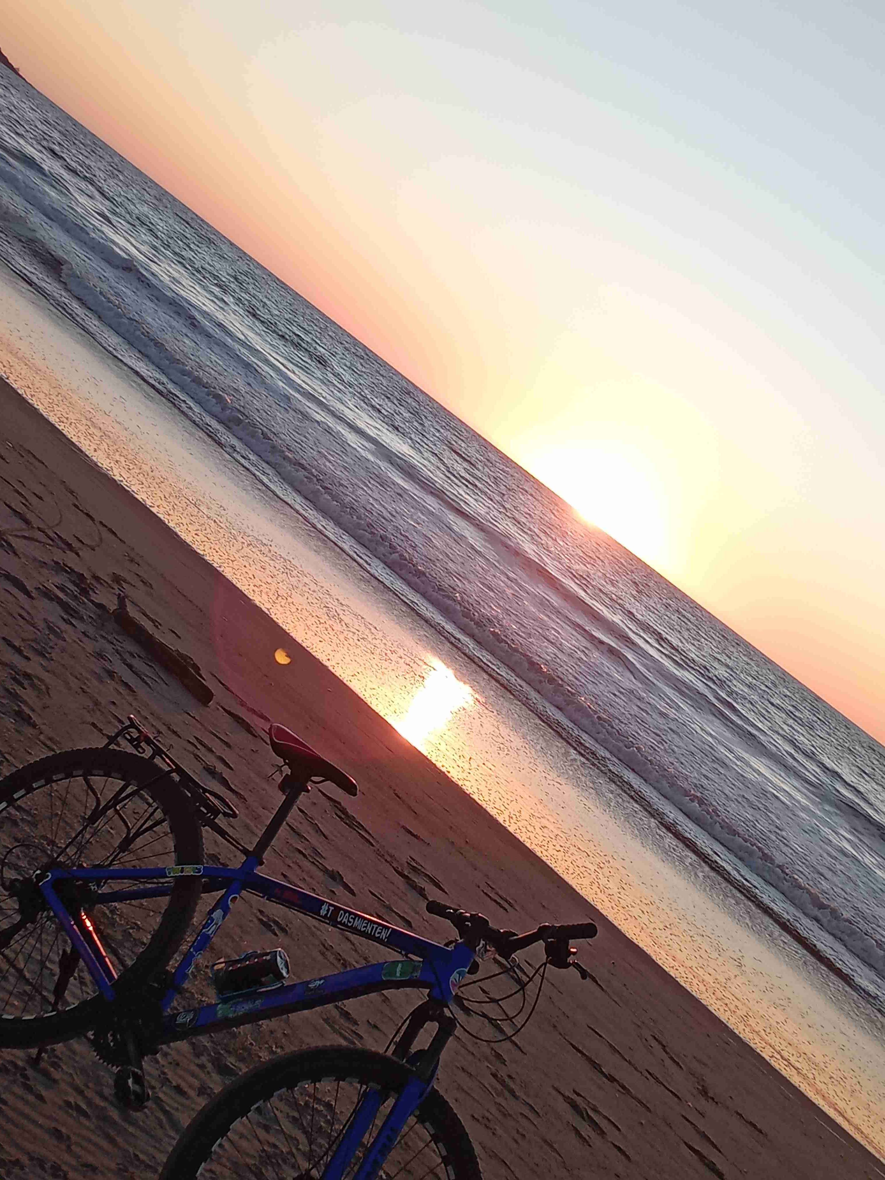 Bicicleta MTB azul con calcomanías - miniatura 6