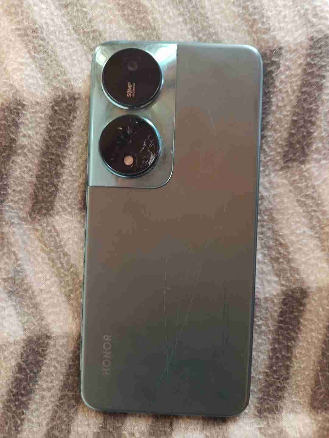 Celular Honor con cámara dañada - miniatura 1