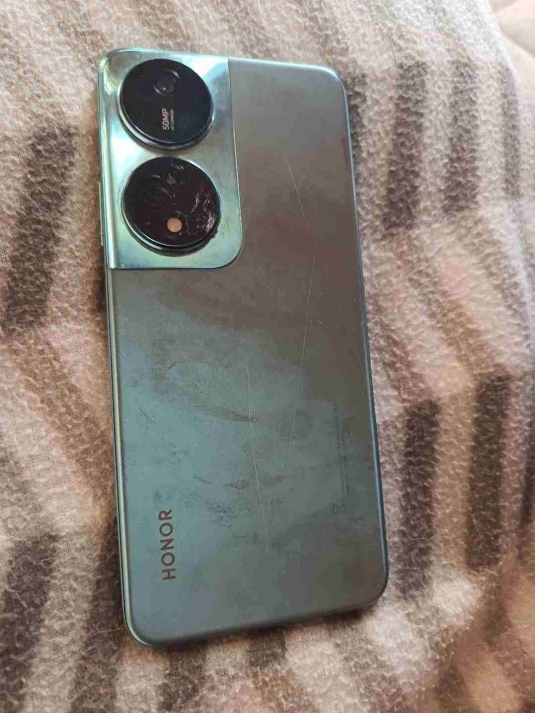 Celular Honor con cámara dañada - miniatura 2