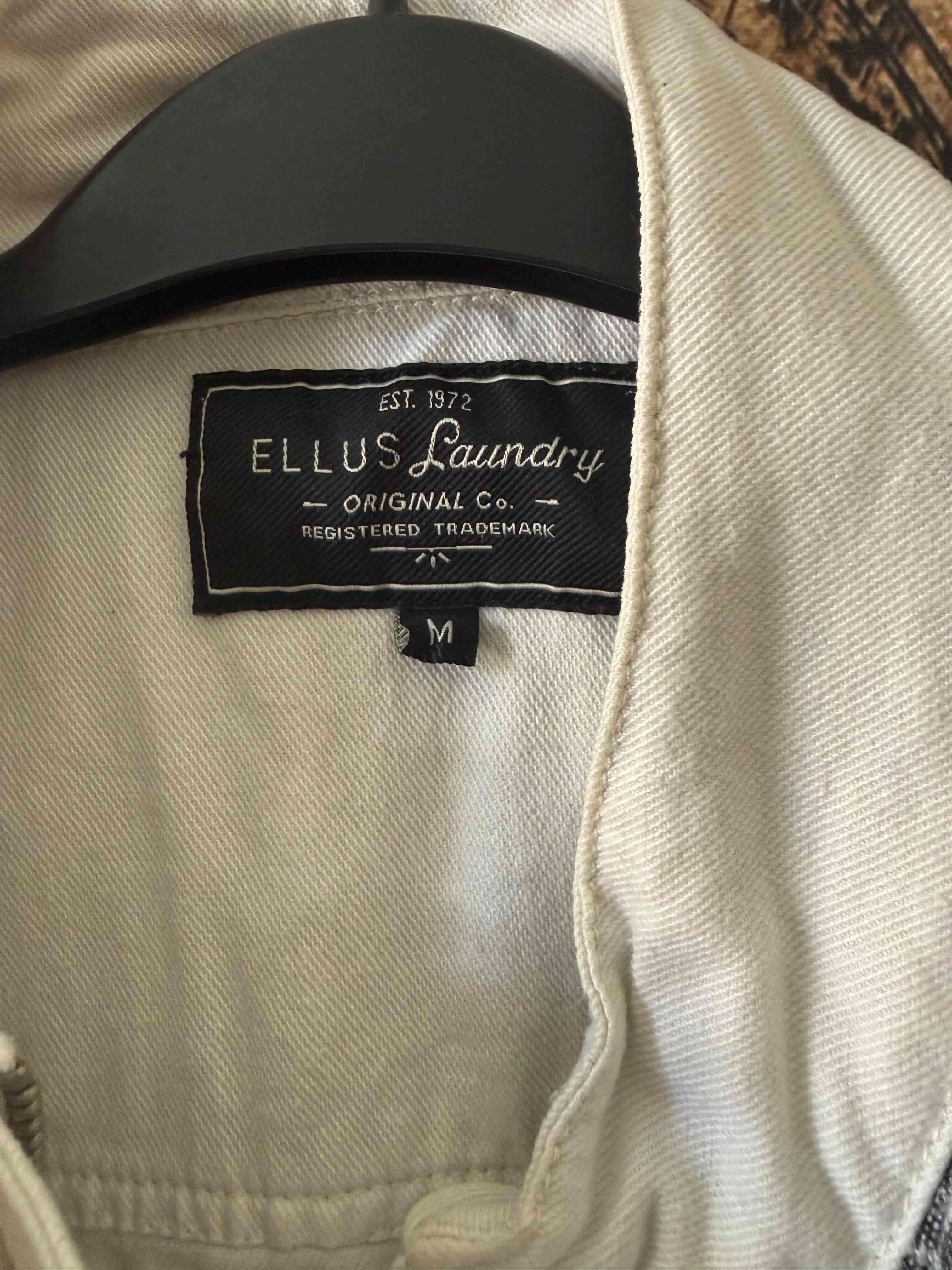 Chaqueta blanca con bordado negro - miniatura 2