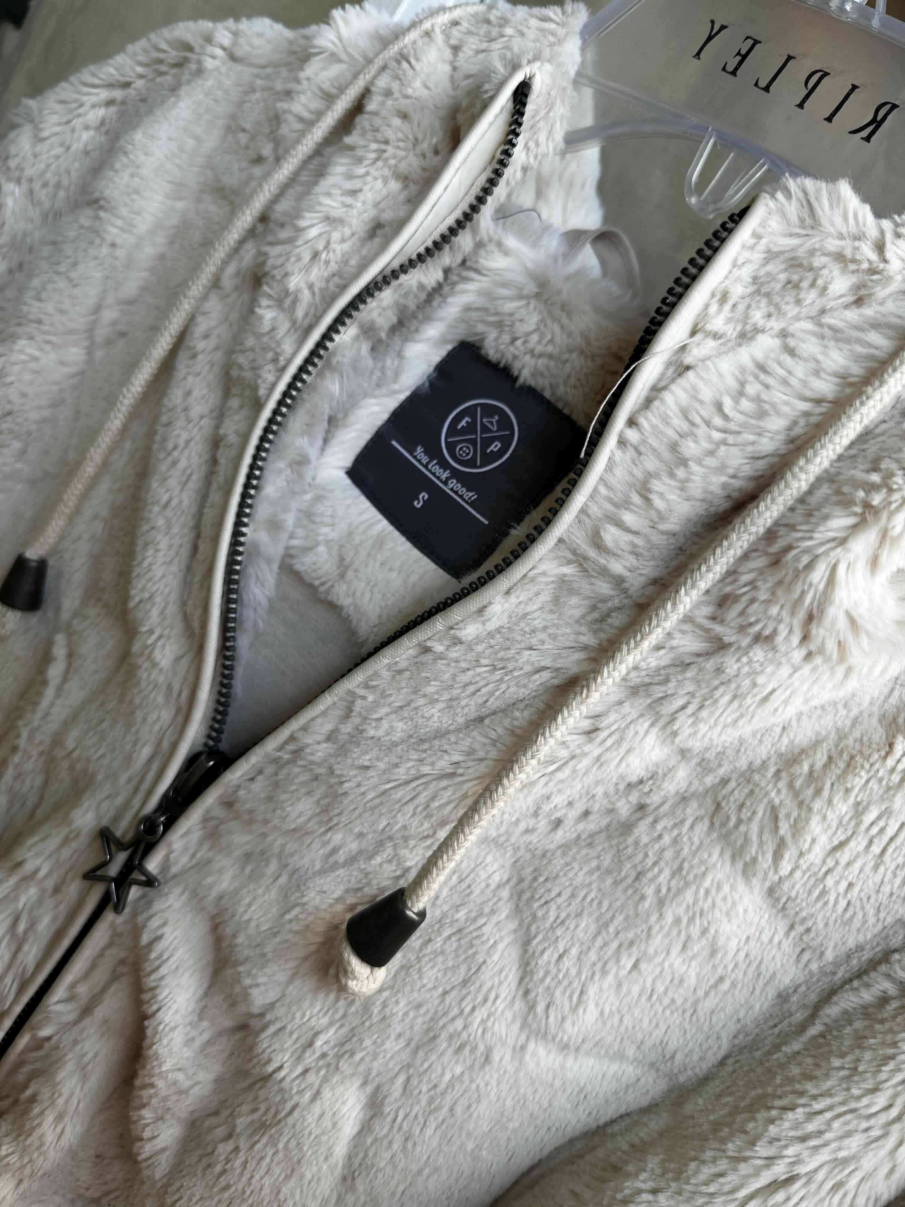 Poleron peludito talla M - miniatura 4