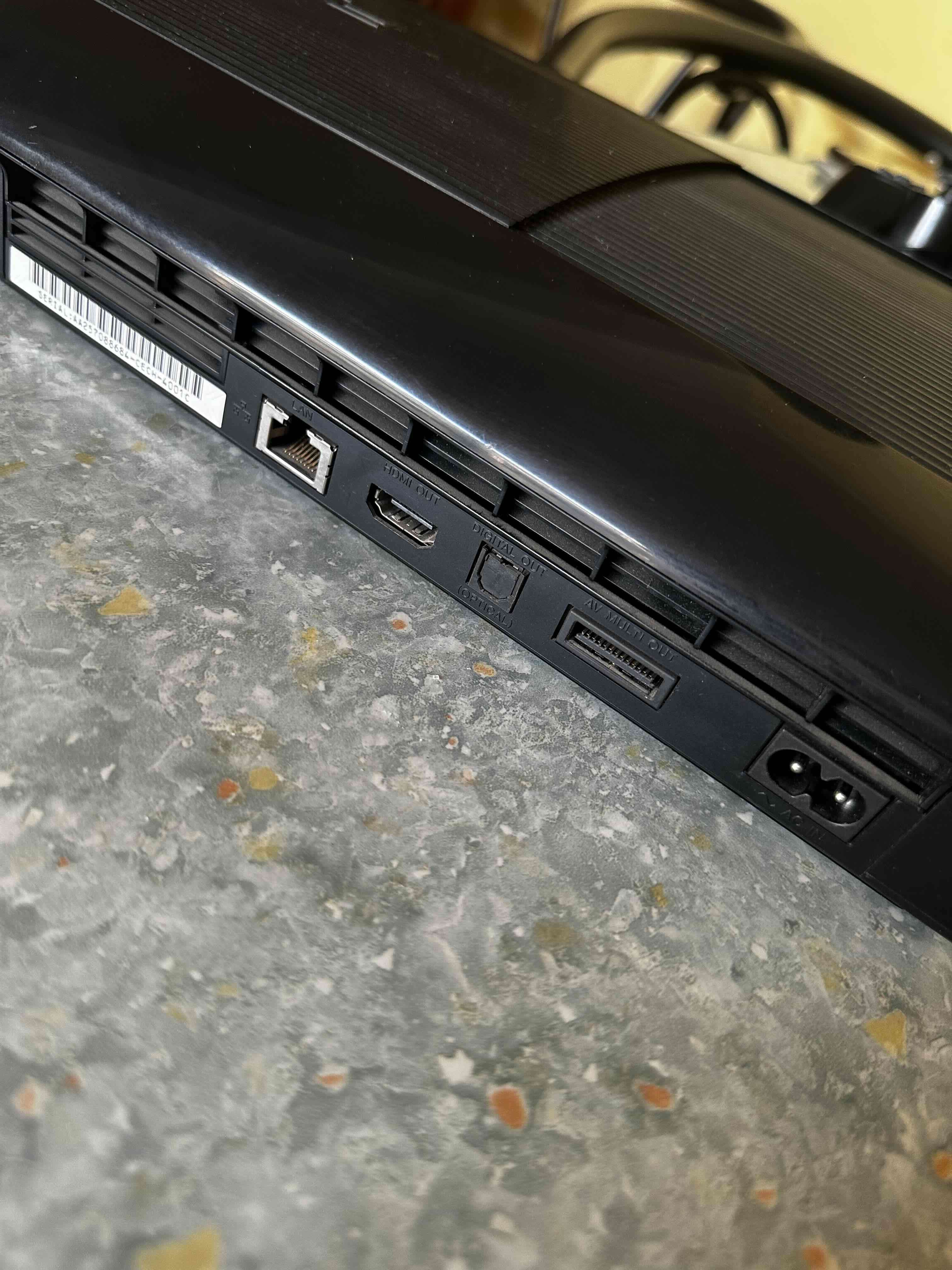 Consola PS3 con dos controles - miniatura 3