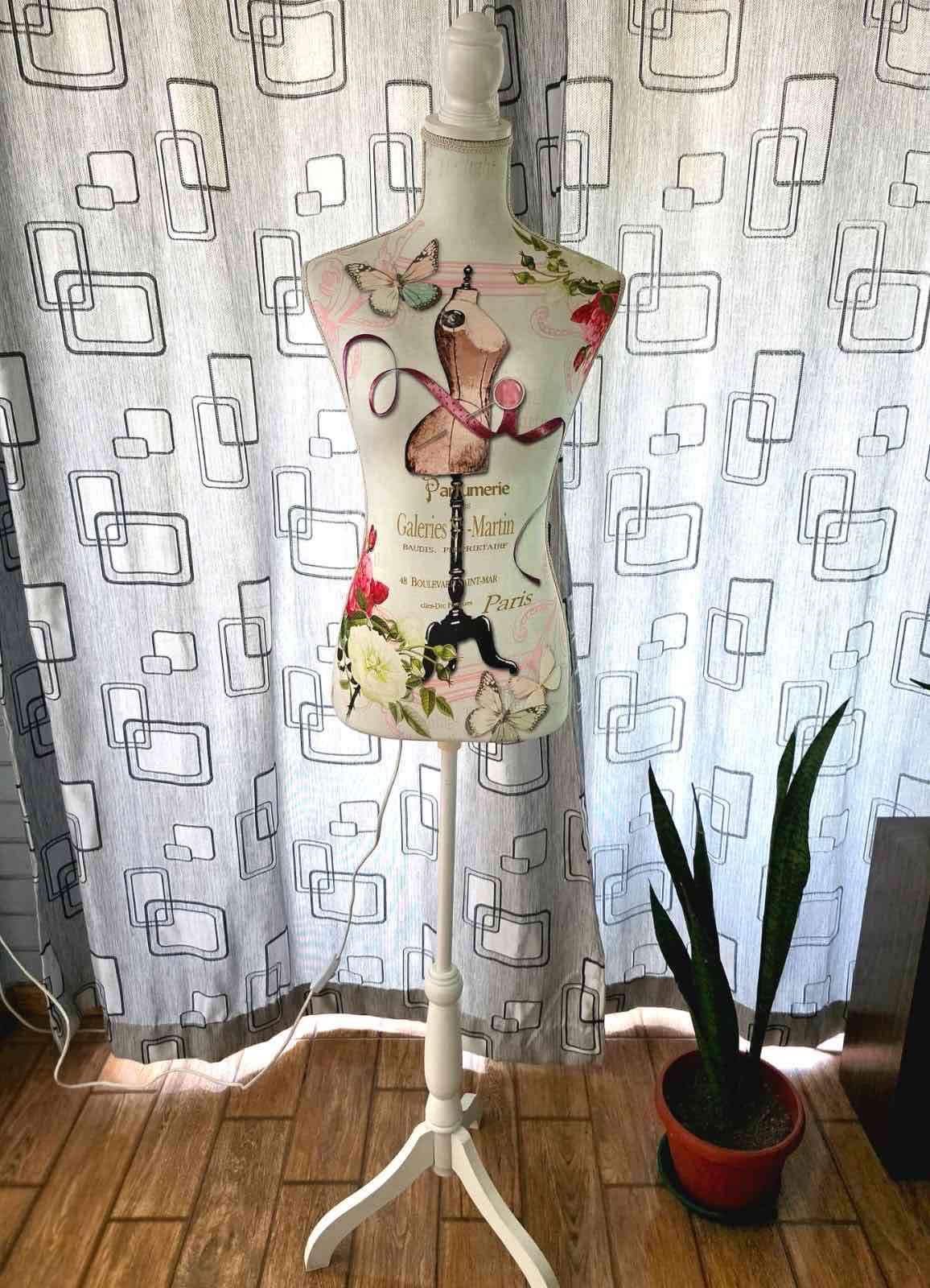 Maniquí decorativo floral - miniatura 1