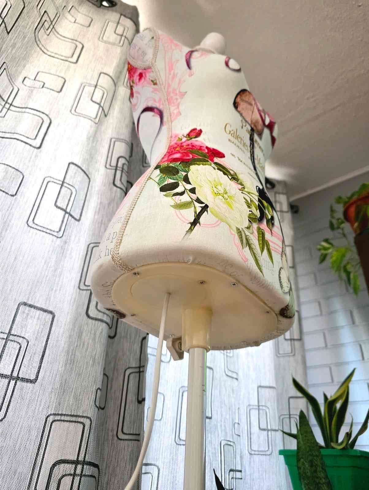 Maniquí decorativo floral - miniatura 3