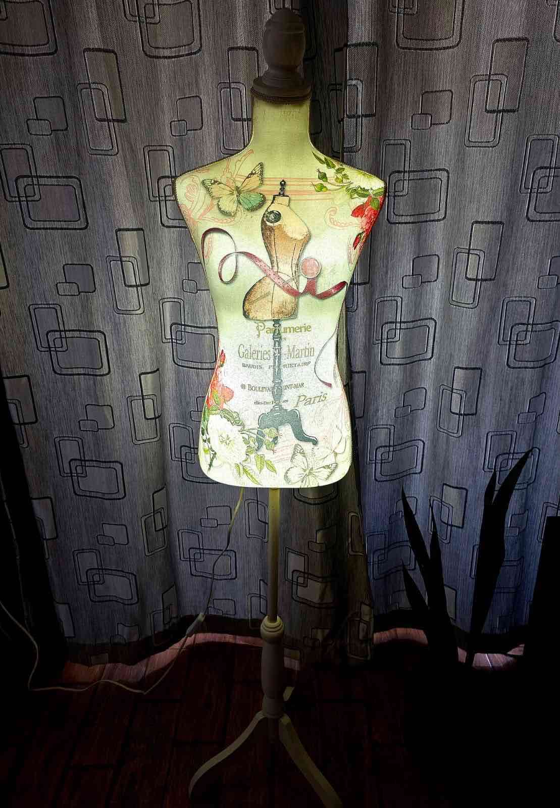 Maniquí decorativo floral - miniatura 6