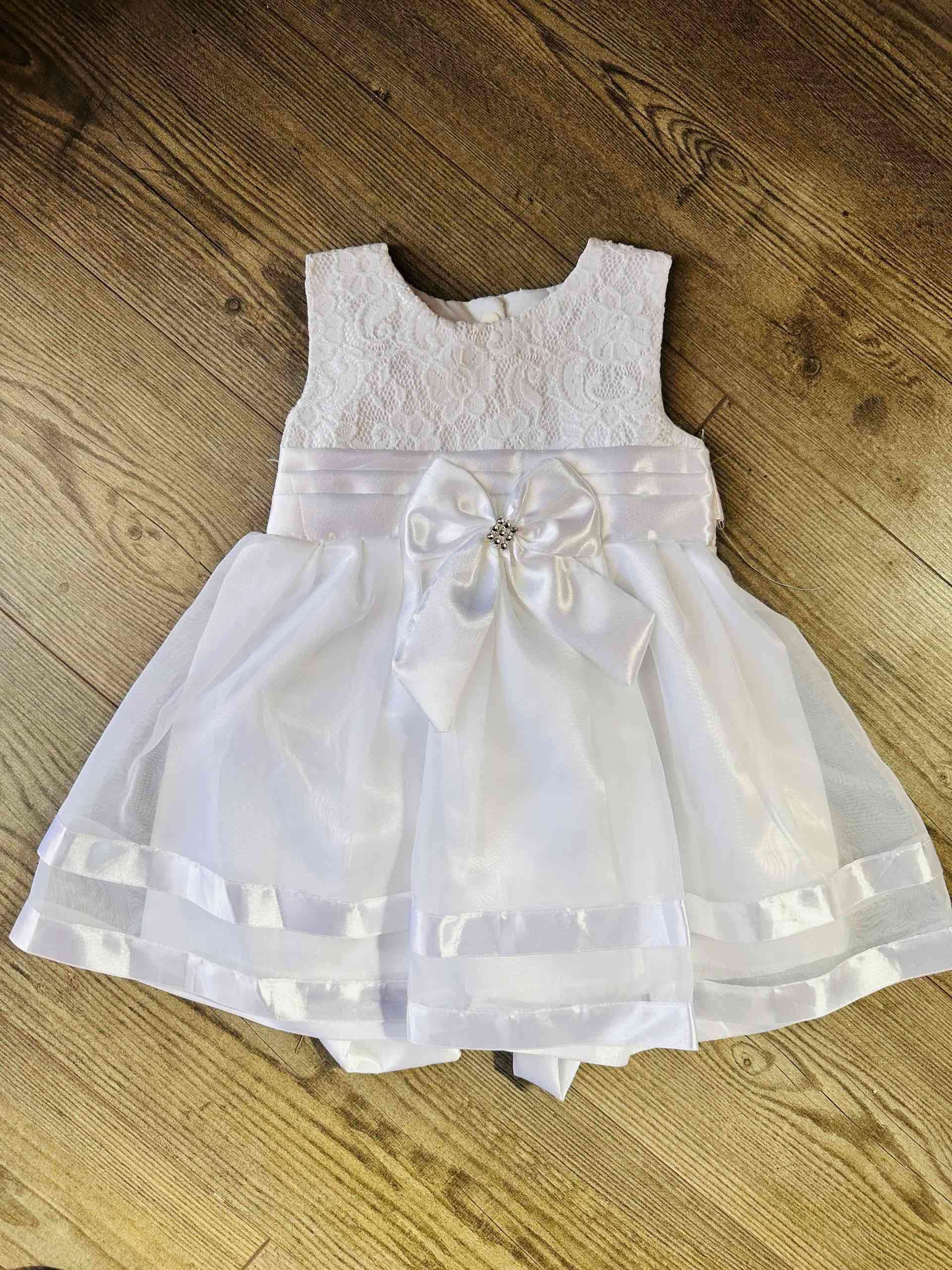 Vestido blanco de encaje para niña - miniatura 1
