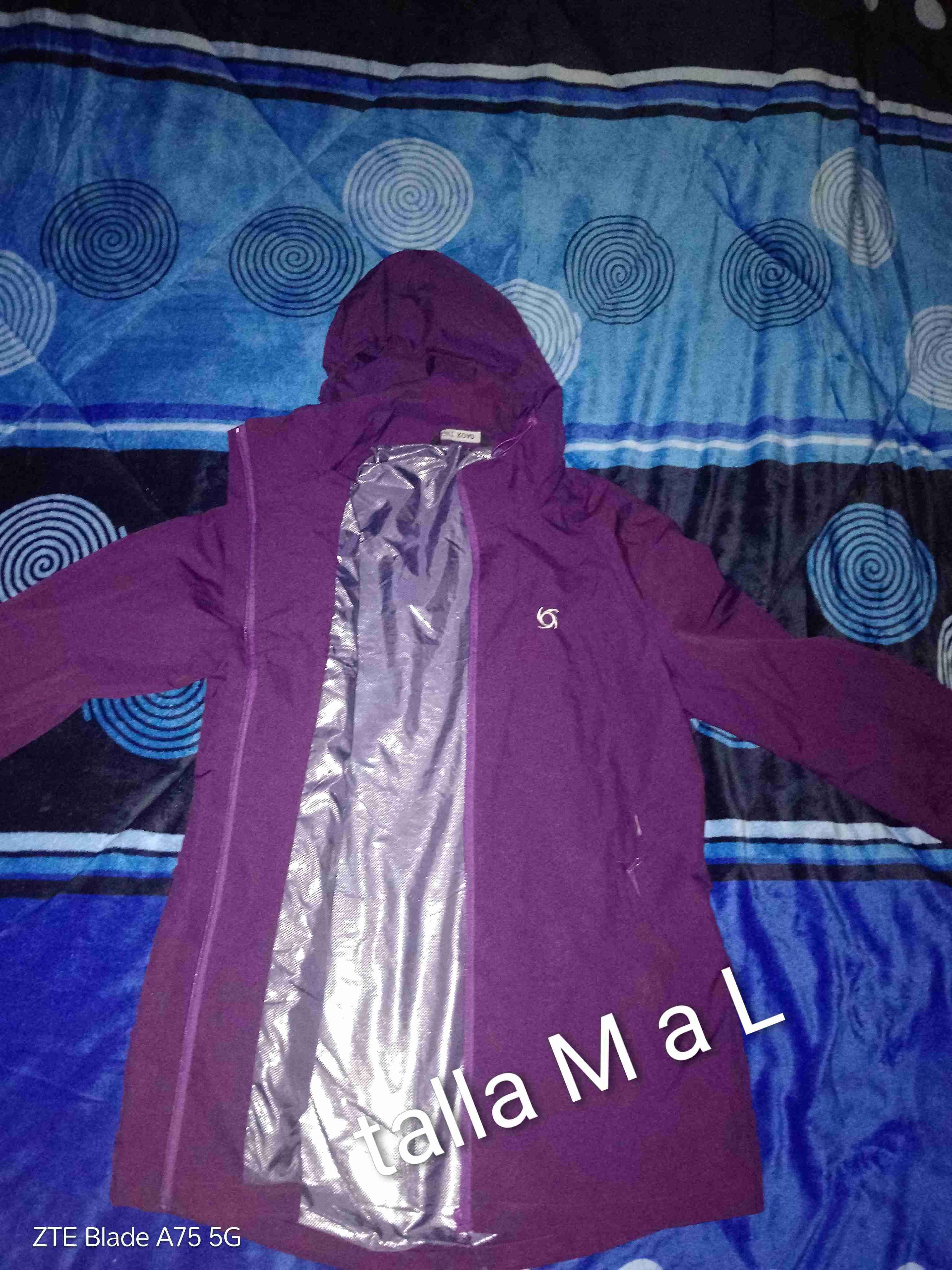 Chaqueta morada impermeable - miniatura 1
