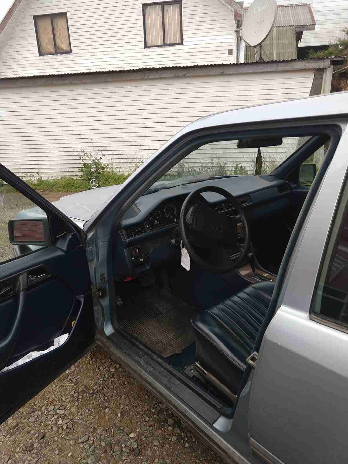 Mercedes Benz 300E,año 1987 - miniatura 6