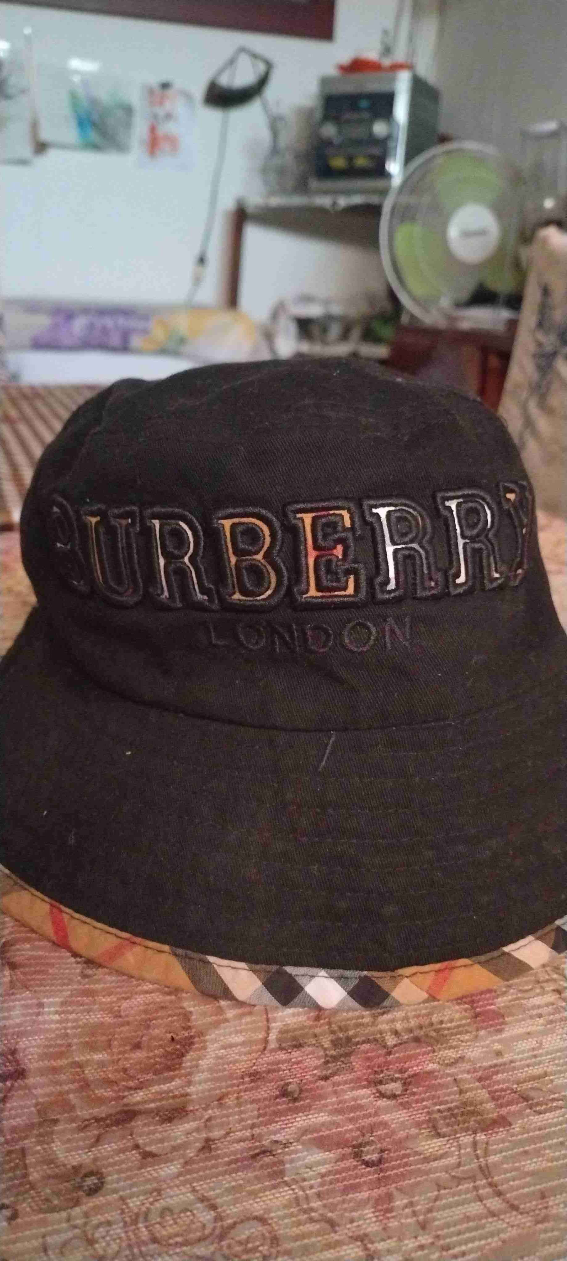 Sombrero negro estilo Burberry - miniatura 1