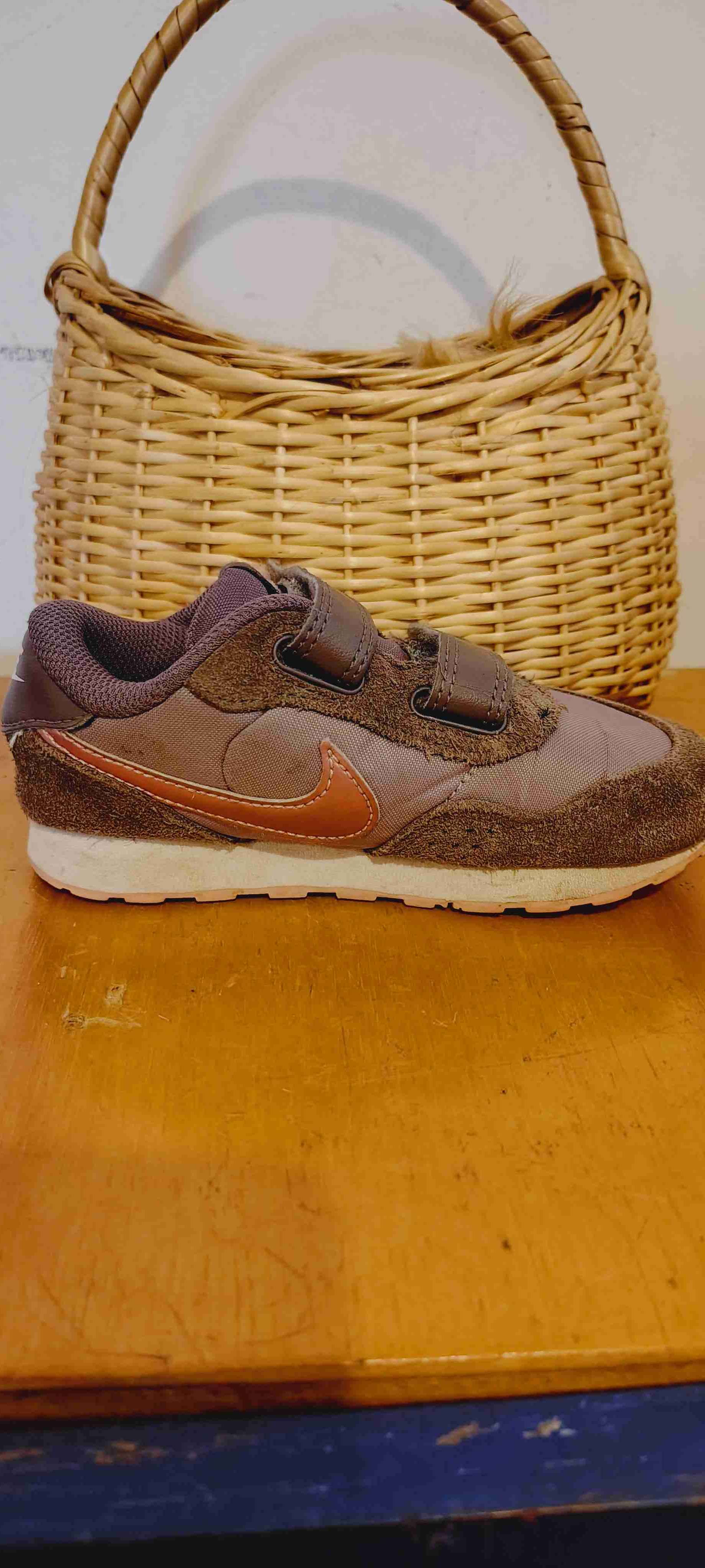 Zapatilla deportiva infantil gris talla 26 - miniatura 1