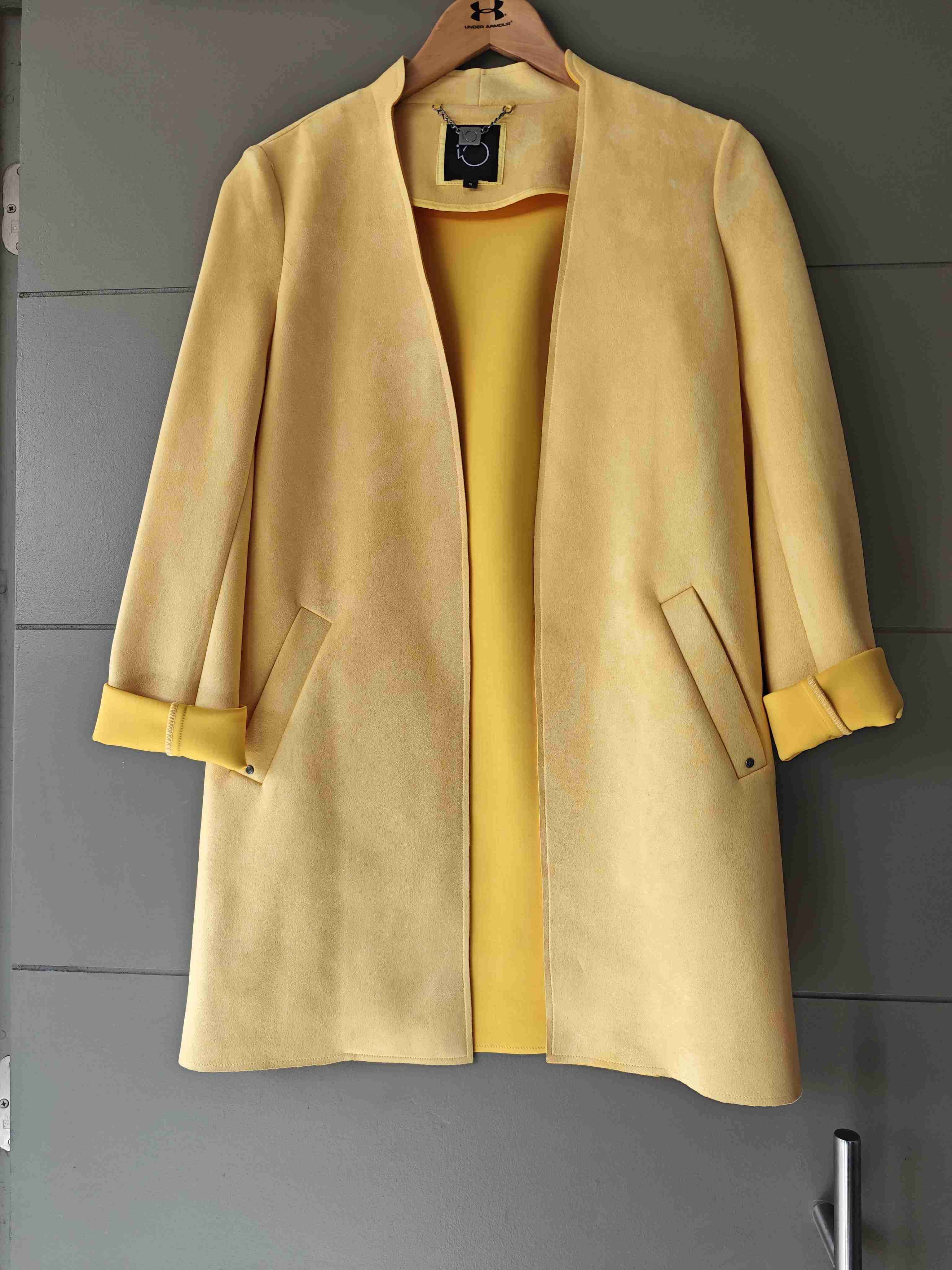 Abrigo amarillo sin botones - miniatura 1