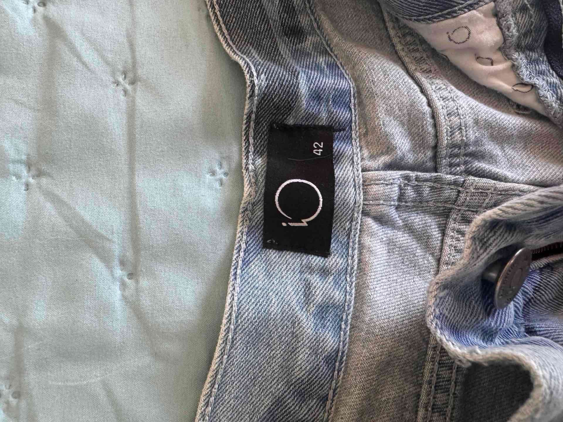 Jeans gris con diseño abstracto iO - miniatura 3