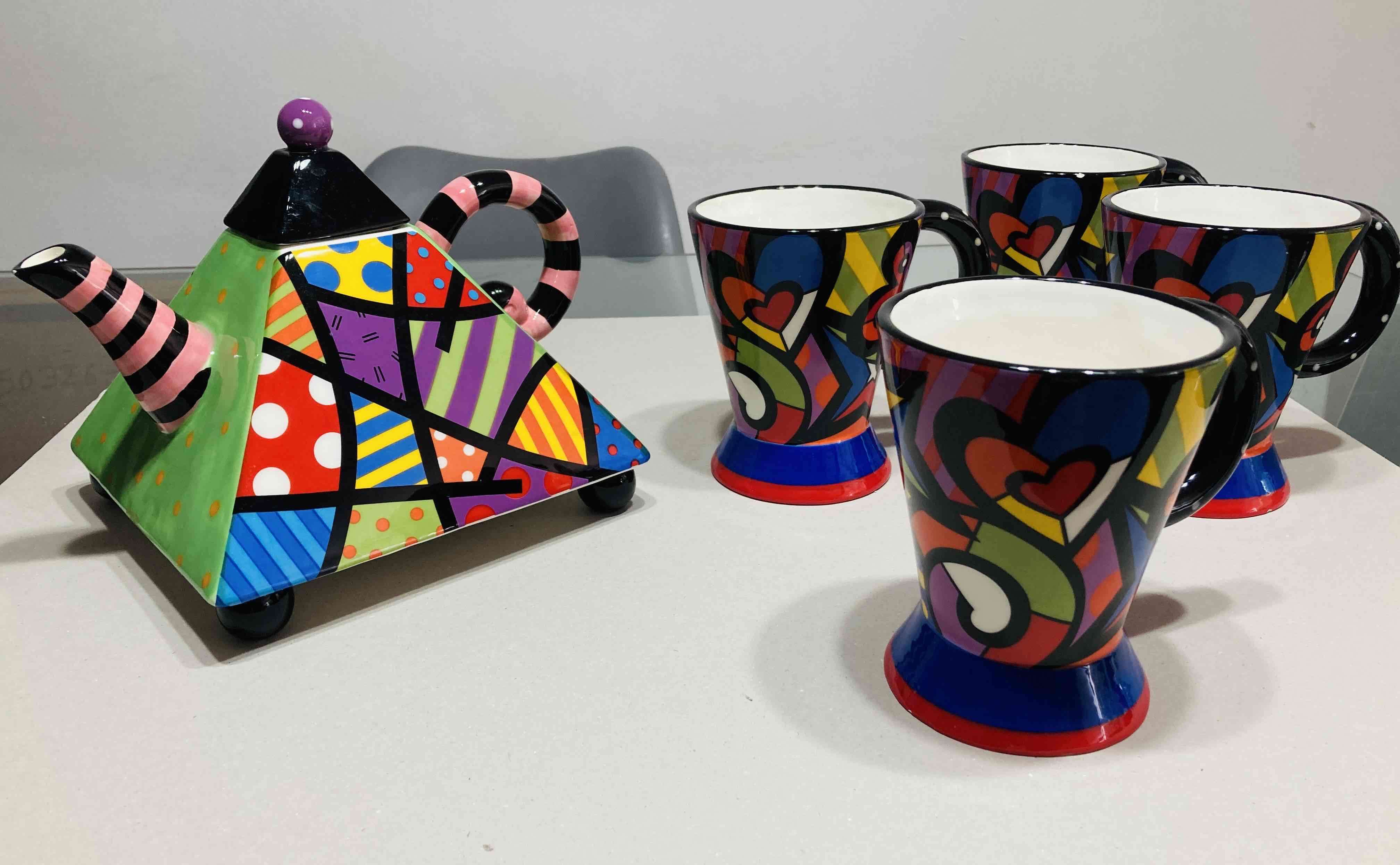 Juego de 4 tazas y tetera diseño Romero Britto - miniatura 2