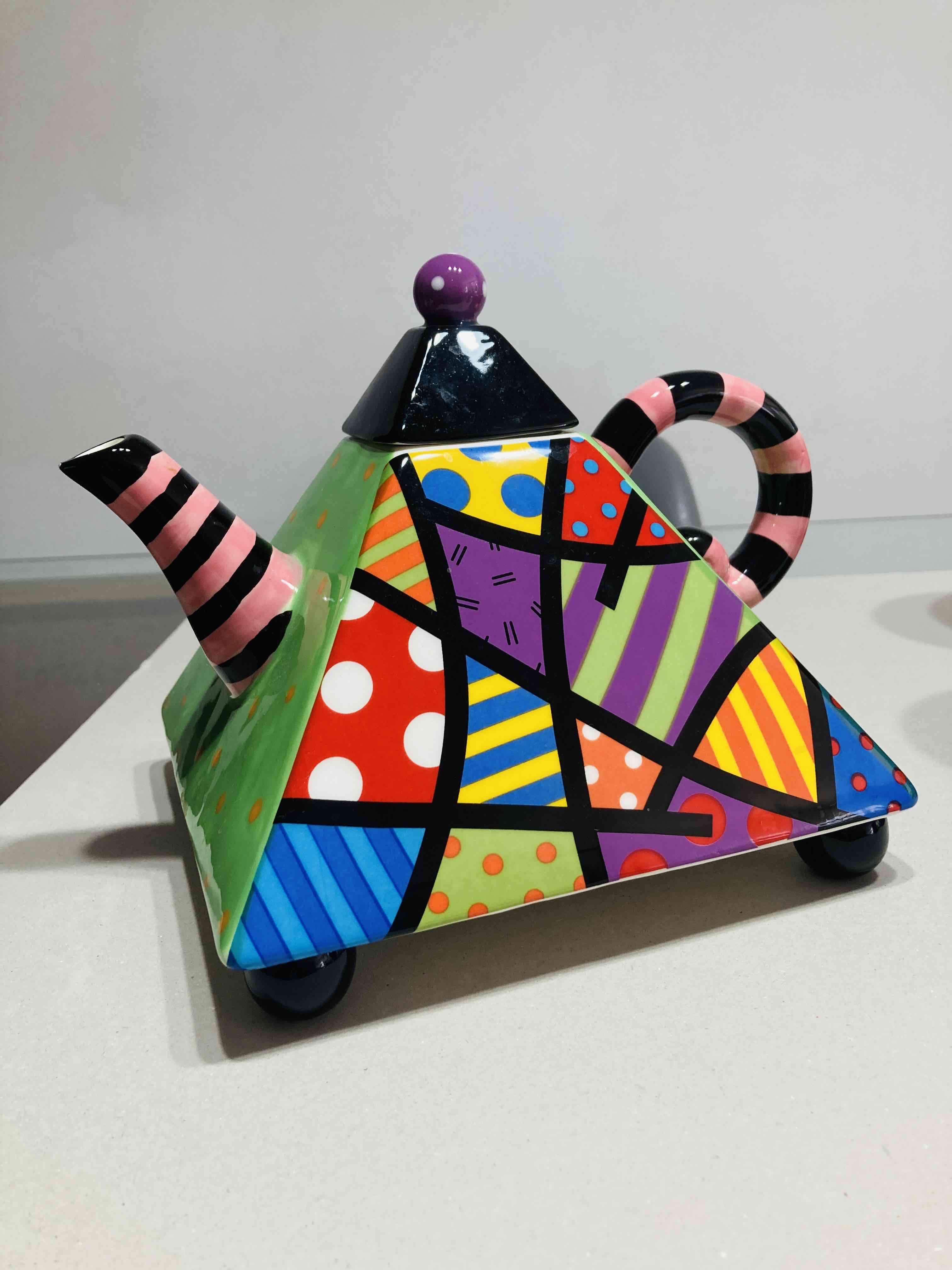 Juego de 4 tazas y tetera diseño Romero Britto - miniatura 4
