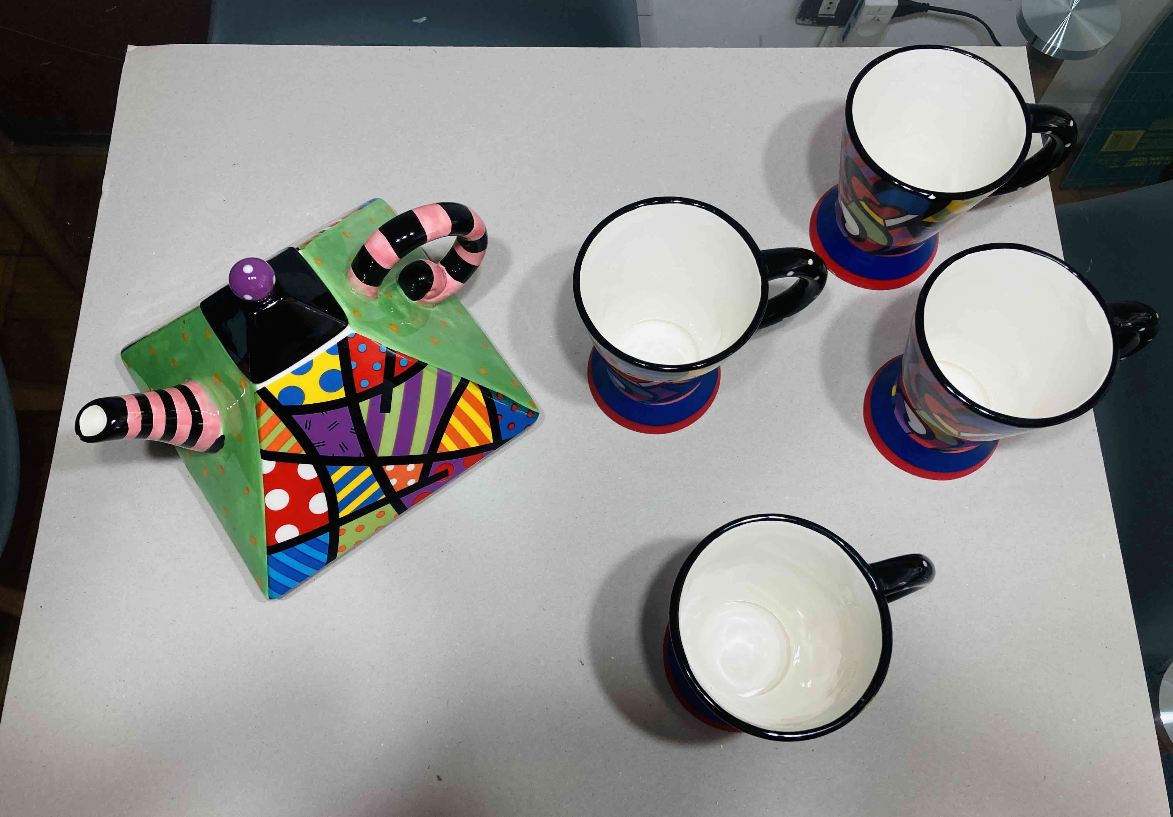 Juego de 4 tazas y tetera diseño Romero Britto - miniatura 5