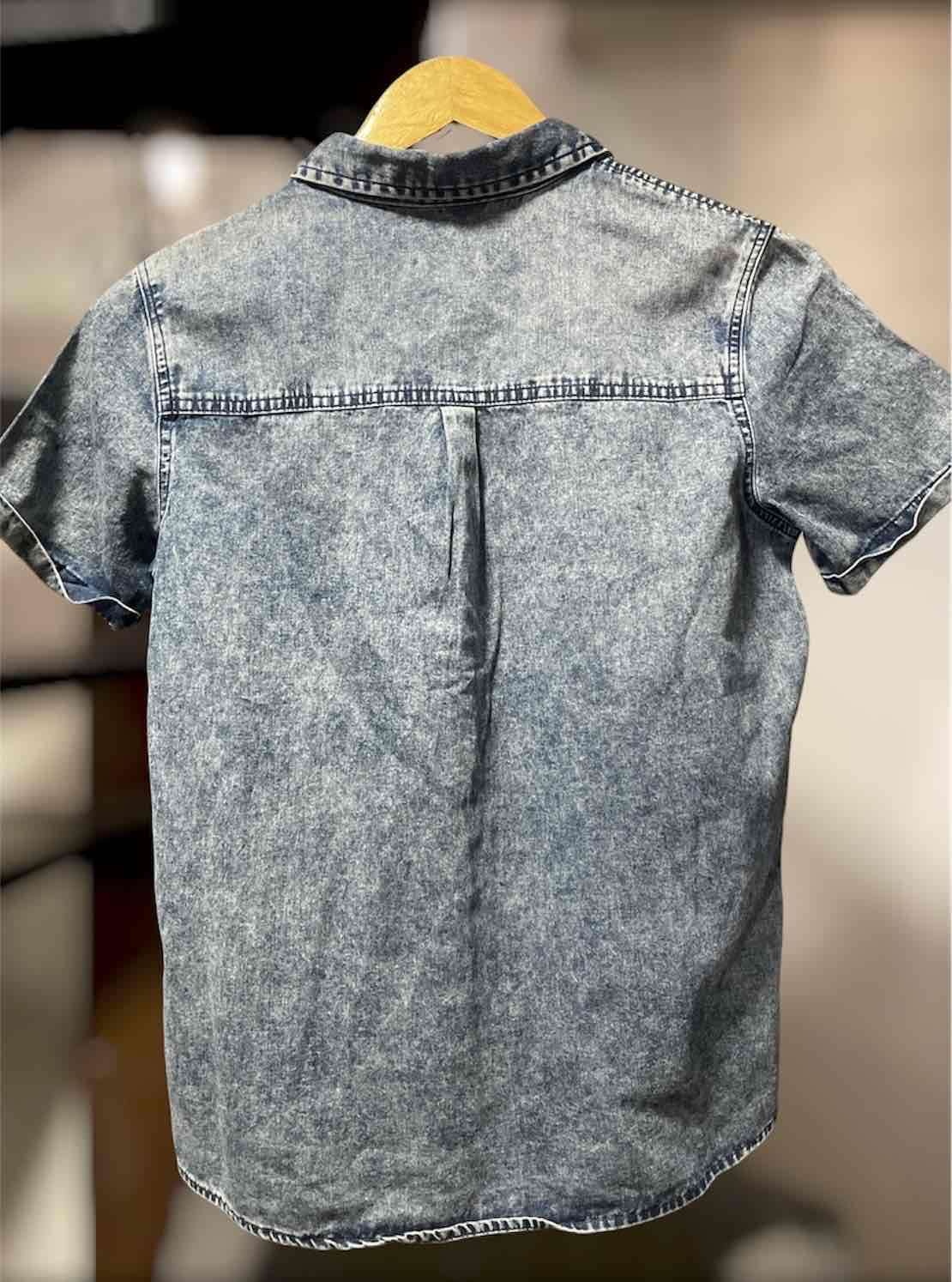 Camisa de mezclilla para niños - miniatura 2